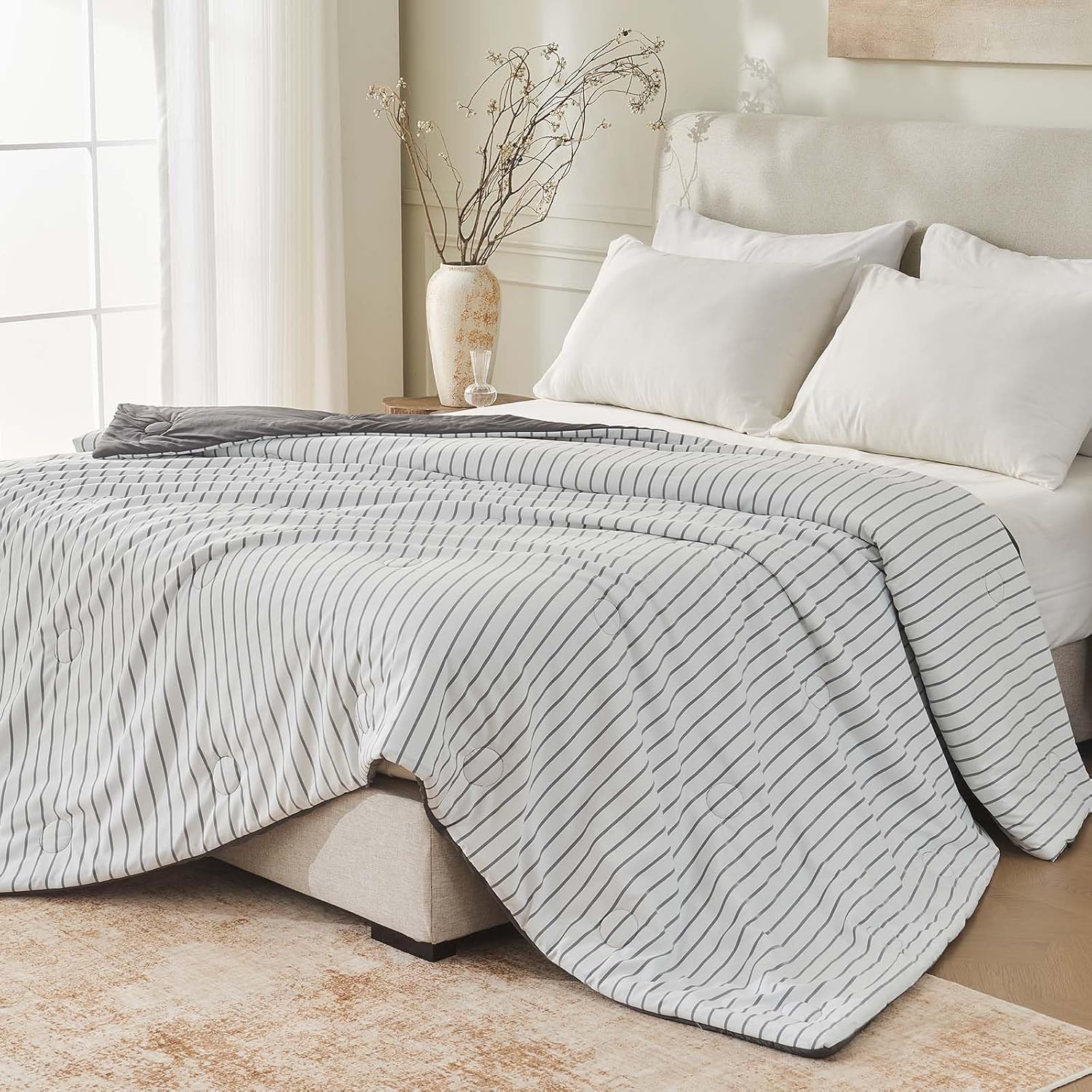 Reversible Cooling Comforter Queen Size, Q-Max 0.45 White Pinstripe Cooling Blanket for Hot Sleepers, Lightweight Silk Smooth Summer Bedding, Quilted Ice Blanket, Deep Gray