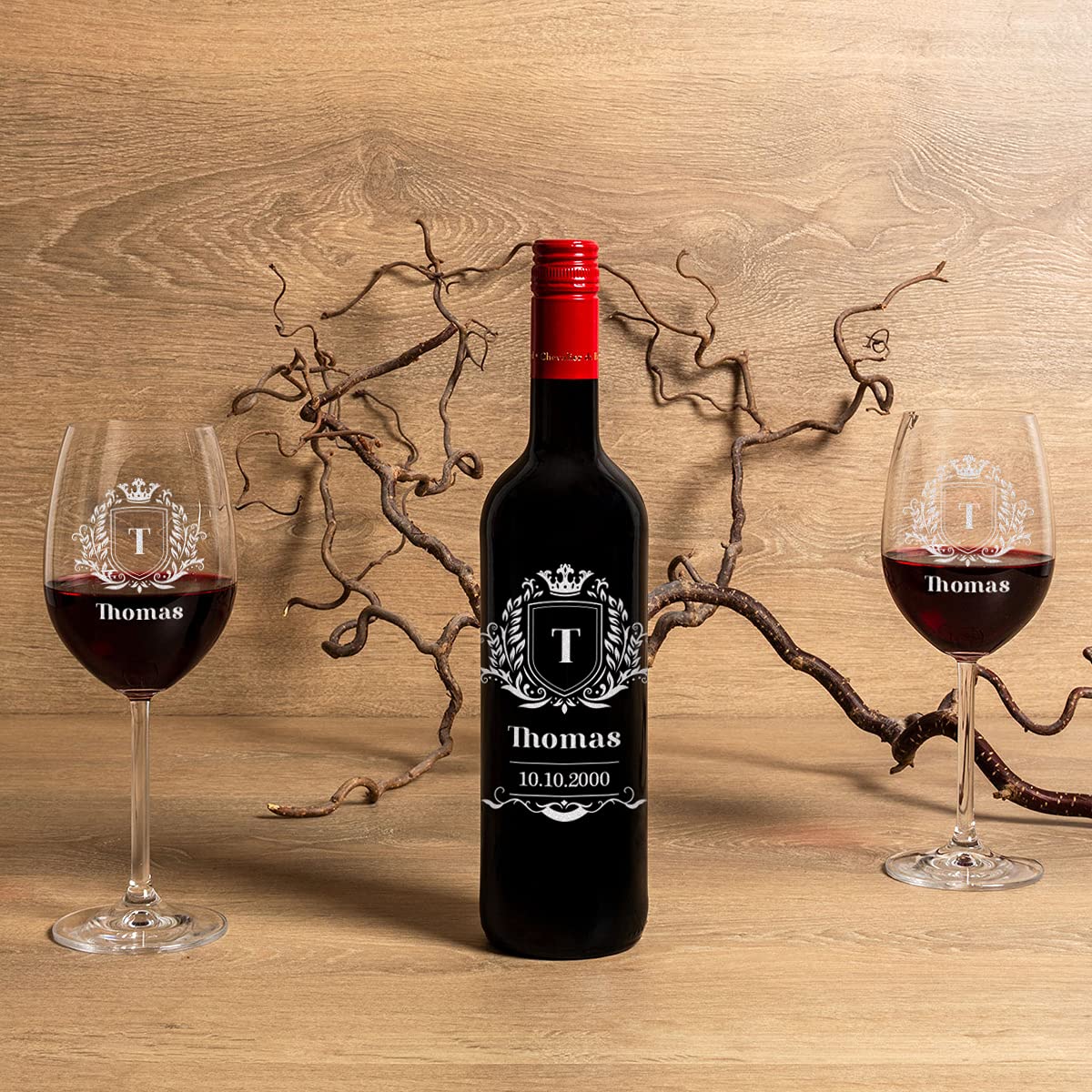 Wein Geschenkset 4-TLG | Gravierte 700 ml Weinflasche mit Holzkiste und 2 Weingläser | personalisiertes Geschenk | Jubiläum | Motiv Wappen