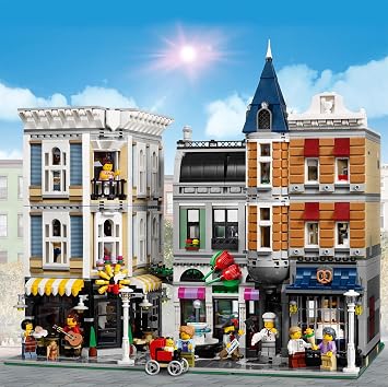 LEGO 10255 Creator Assembly Square Set, Massively Modular Model Building Kit with Shops, Roof Terrace, 8 Minifigures and Much More, for Ages 16 Plus