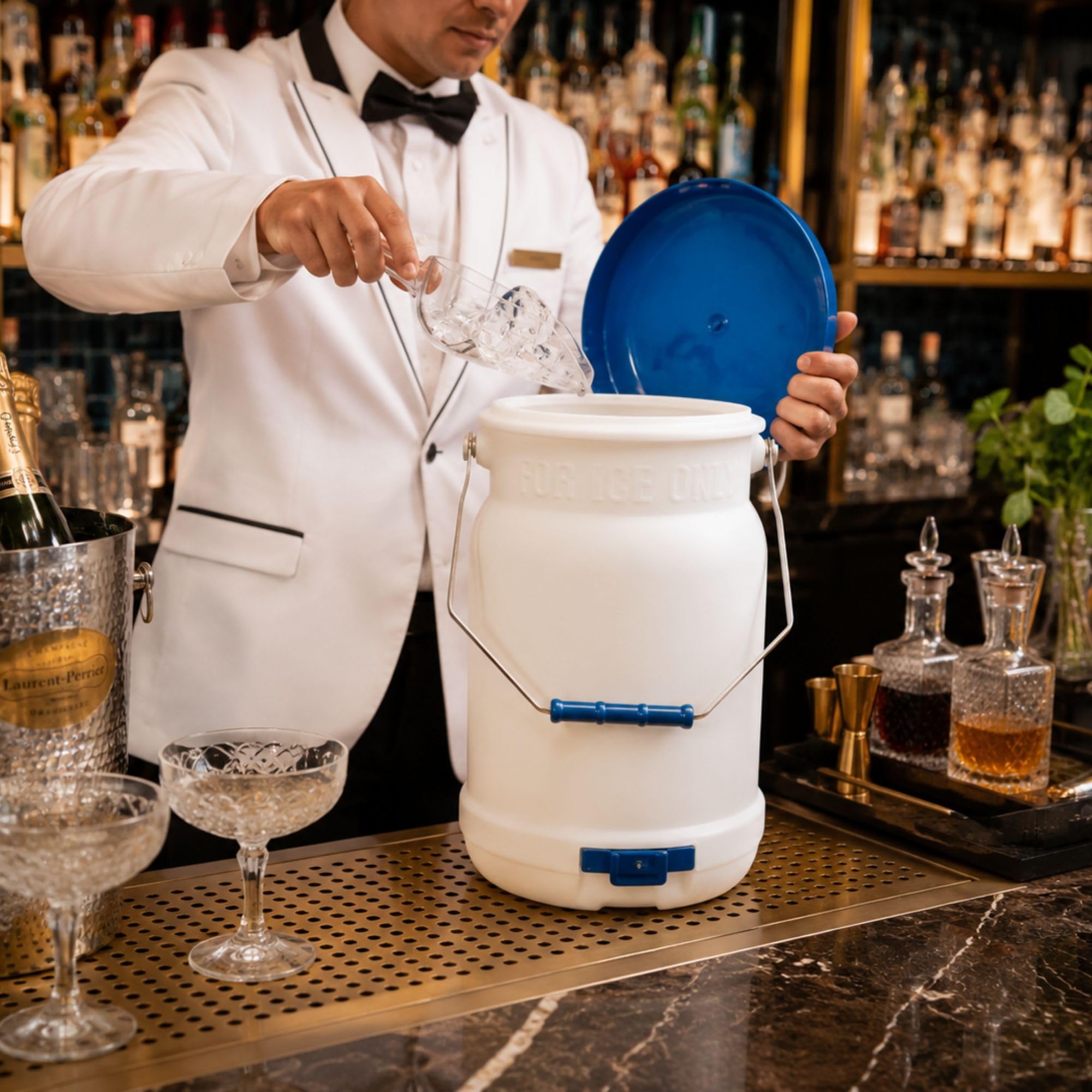 Restaurantware RWT0858 Met Lux okrągła biała plastikowa torba na lód - z pokrywką, uchwyt montażowy - 1 pudełko na liczenia