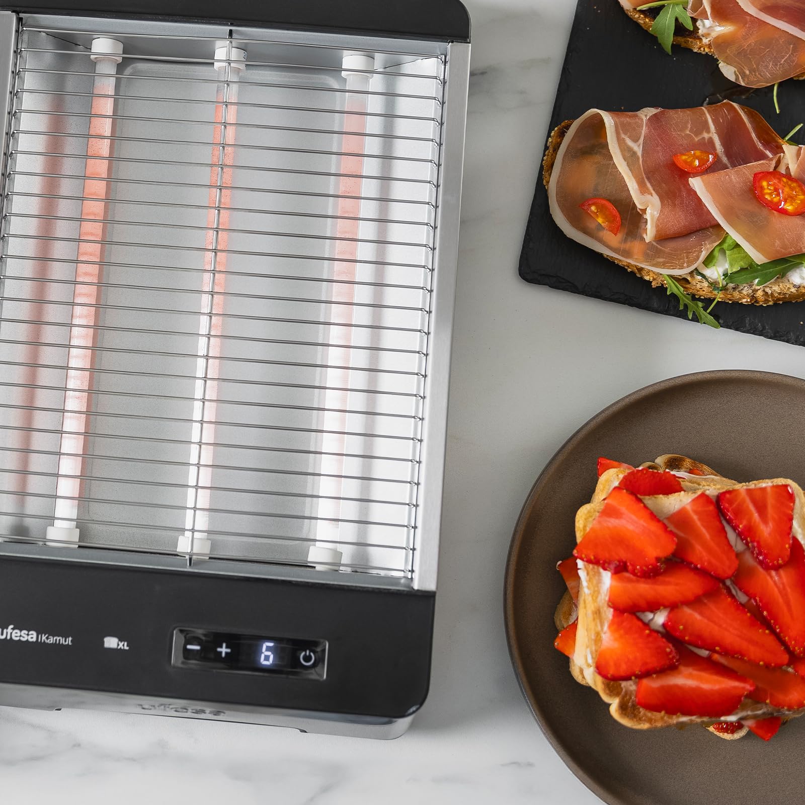 Ufesa Kamut - Tostapane piatto da 1000 W, con 3 resistenze, tostapane orizzontale in acciaio inox, misura XL per 4 fette, 6 livelli, schermo tattile, evidenziare e sbrinare, vassoio raccogli briciole