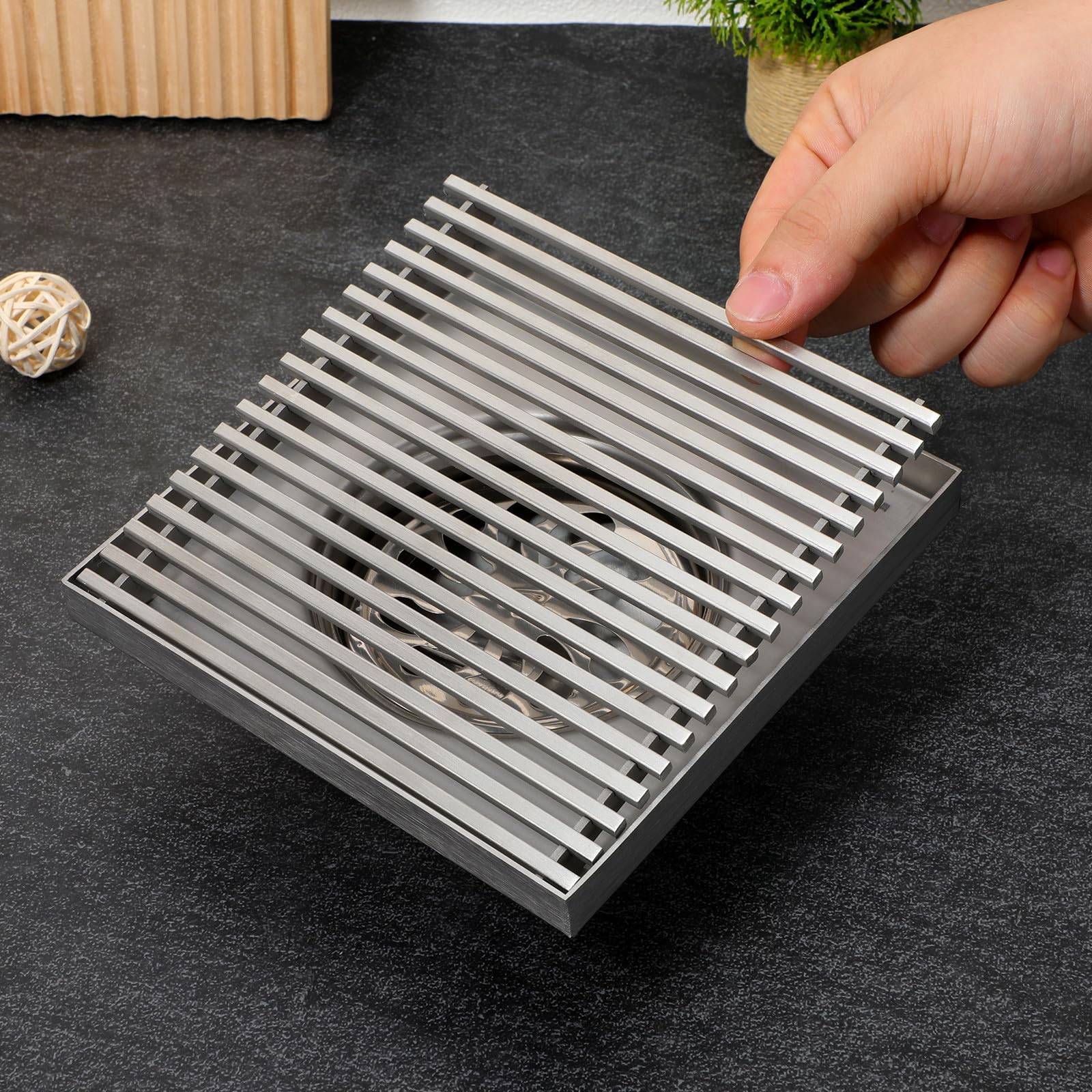 Rejilla Cuadrada de Acero Inoxidable 15 X 15 CM Cierre Antiolor y Barra Sólida para Desagüe Exterior en Jardín, Terraza y Patio, Compatible Tubos 100/110 MM