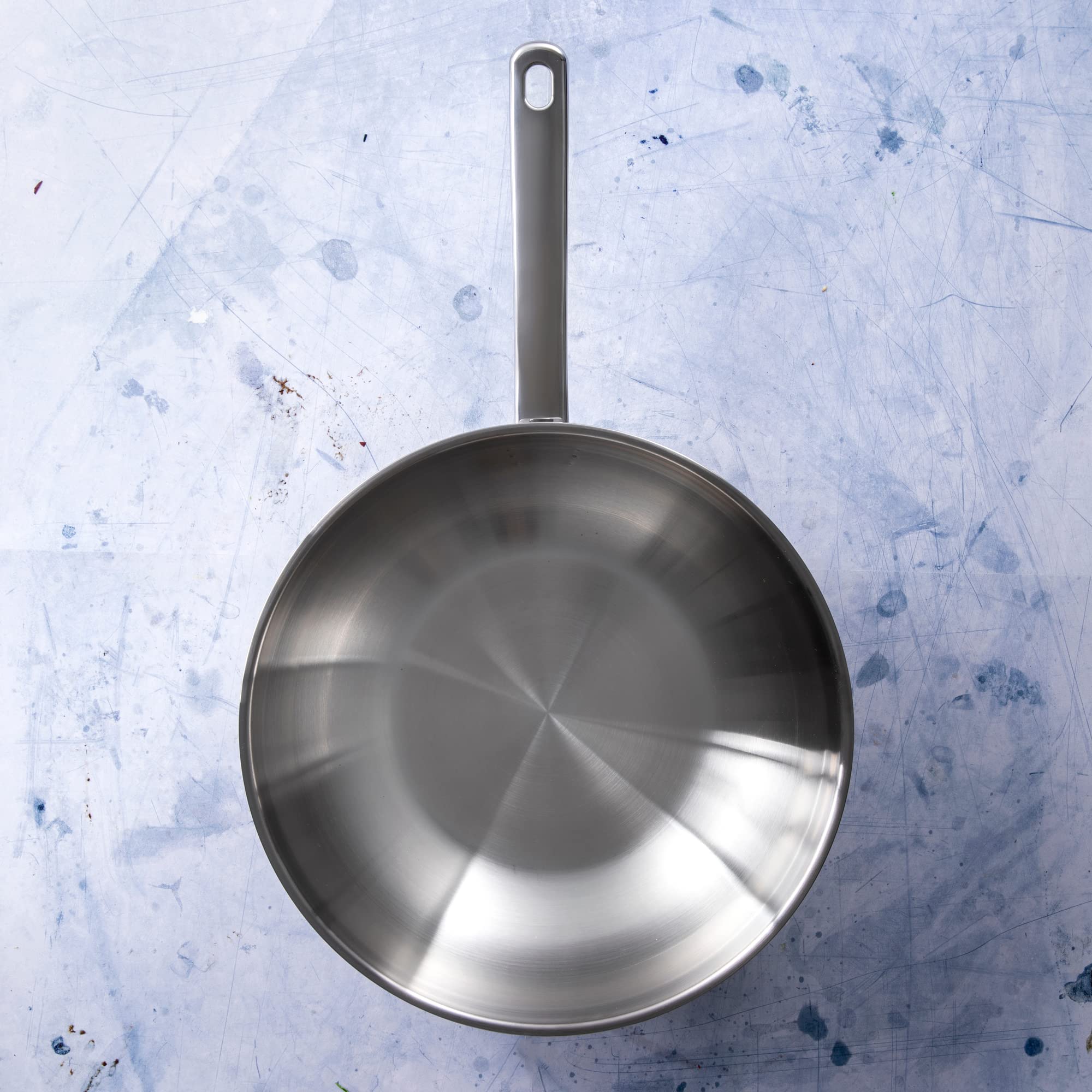 BK Bright Padella Wok in Acciaio Inox 28 cm, Esterno Lucido, Manico Stay Cool, Cottura Professionale, Induzione, Forno Sicuro fino a 230°C, Utensili in Metallo Sicuri, Lavastoviglie, Argento