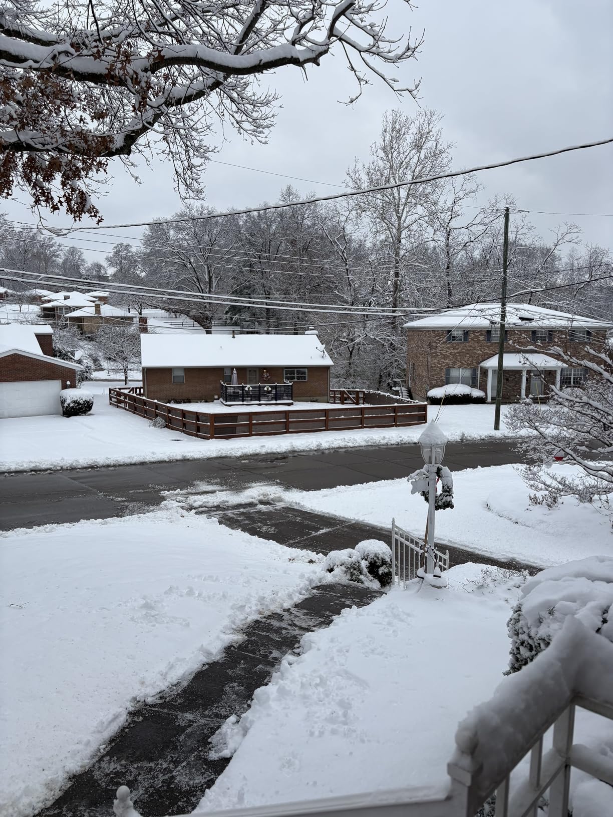 VOLTASK Cordless Snow Shovel, 24V | 13-Inch | 4-Ah Cordless Snow Blower, Battery Snow Blower with Directional Plate & Adjustable Front Handle (4-Ah Battery & Quick Charger Included) photo review