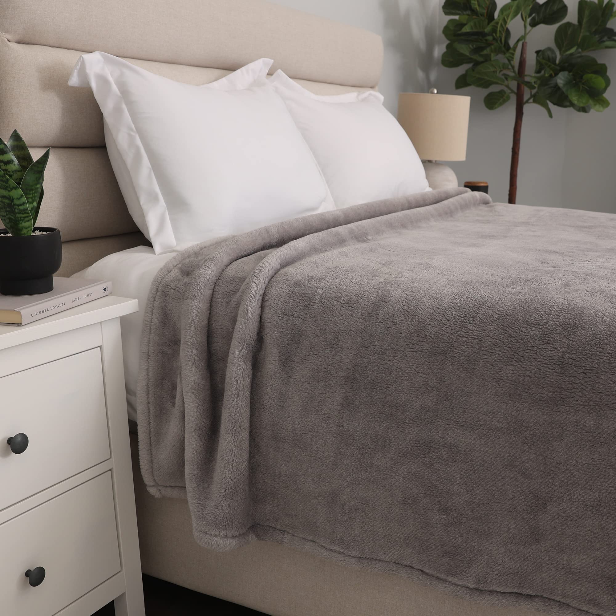 Life Comfort Ultimate Plush Fleece Shearling Blanket 90" x90â€? Super Soft All Season Premium Luxury Polyester Throw for Bed or Couch, Grey