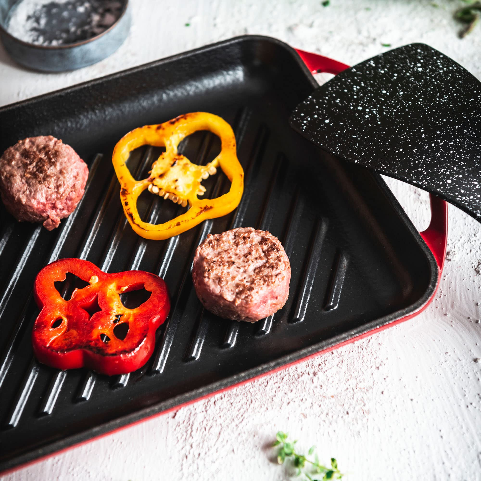 Jata GR33 - Plancha de Asar, Grill Hierro Fundido, Superficie Rayada, Apta para Todo Tipo Cocinas Incluida Inducción, Apta para Horno, 33 x 21,5, Roja
