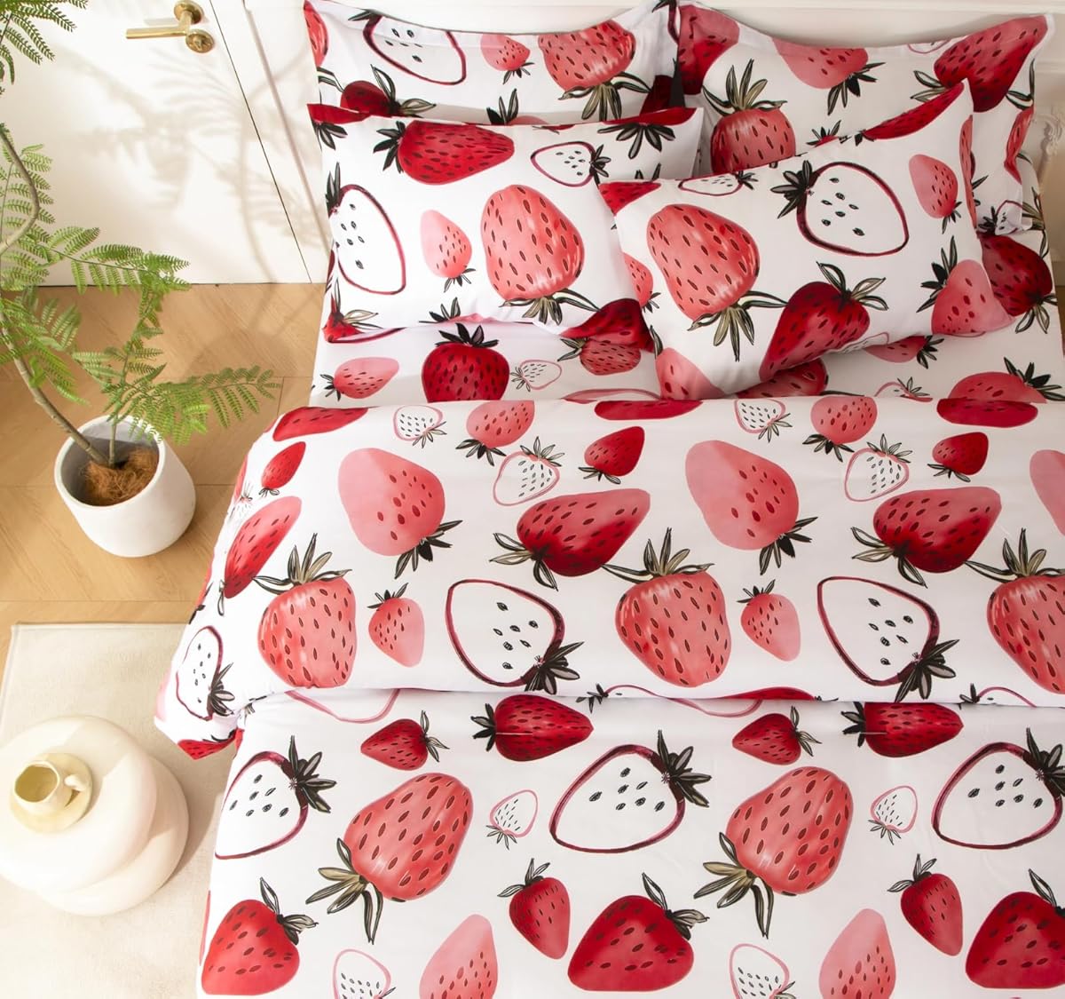 SDY 7PCS Strawberry Comforter and Sheet Set Full Size, Cute Kawaii Pink Bedding Set for Girls, Kids Includes 1*Comforter,1* Flat Sheet, 1*Fitted Sheet,2*Pillowcases and 2*PillowcaseShams