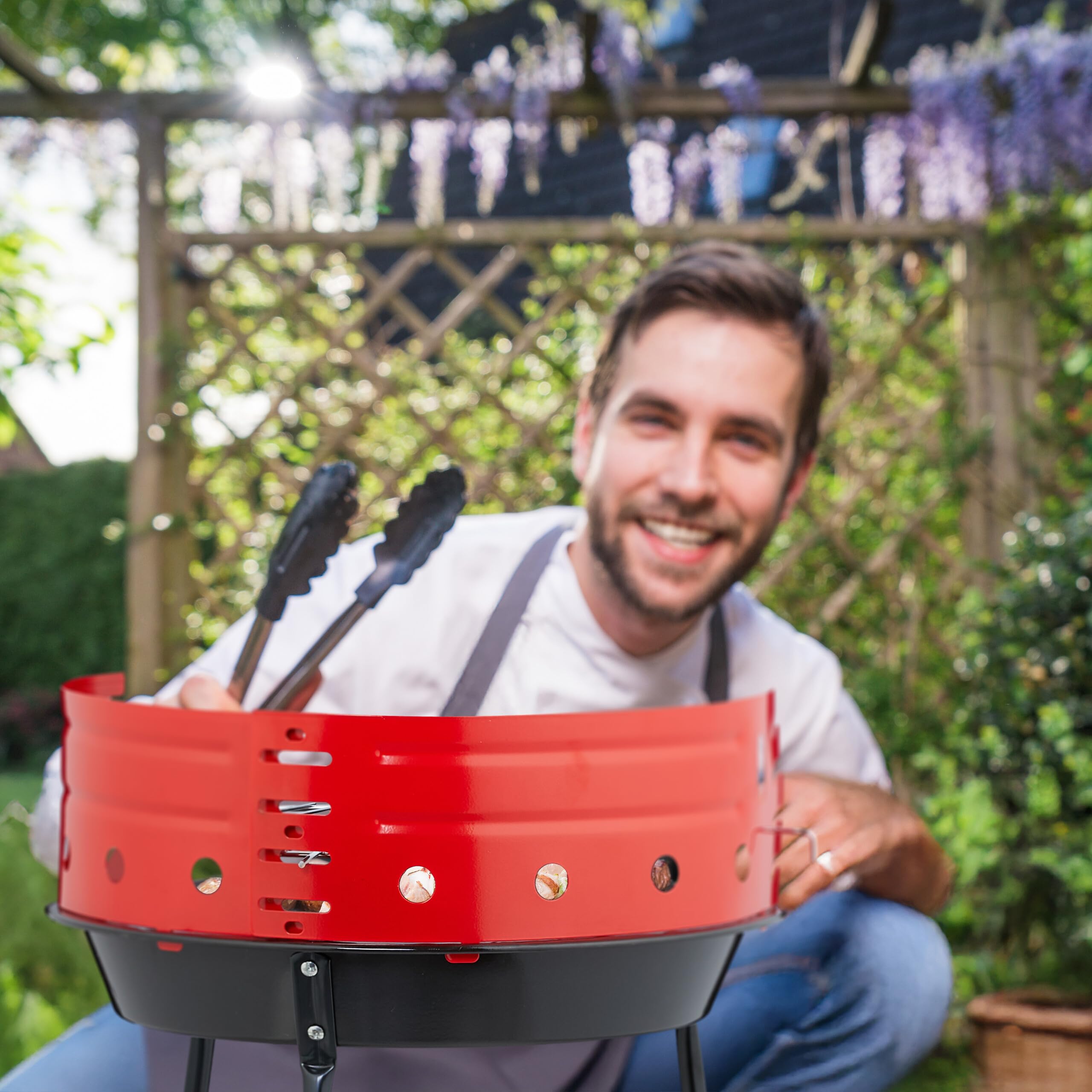 Relaxdays Barbecue Charbon de Bois tripode, Ø 42 cm, Grill Rond sur 3 Pieds, Protection Contre Le Vent, Noir/Rouge