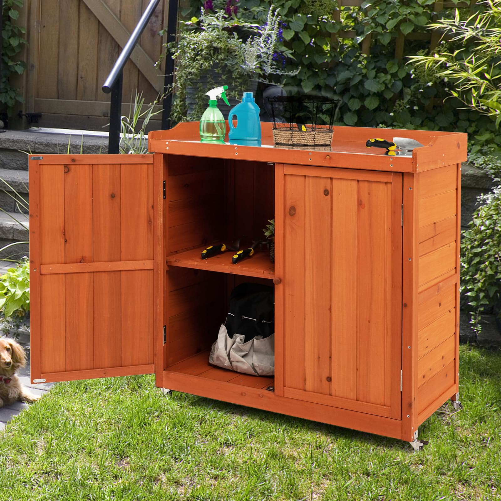 HOMASIS Armoire de jardin d'extérieur en bois résistant aux intempéries avec plan de travail, armoire à outils avec roulettes et étagère amovible, table pour terrasse, jardin, balcon, 98,5 x 48 x 100