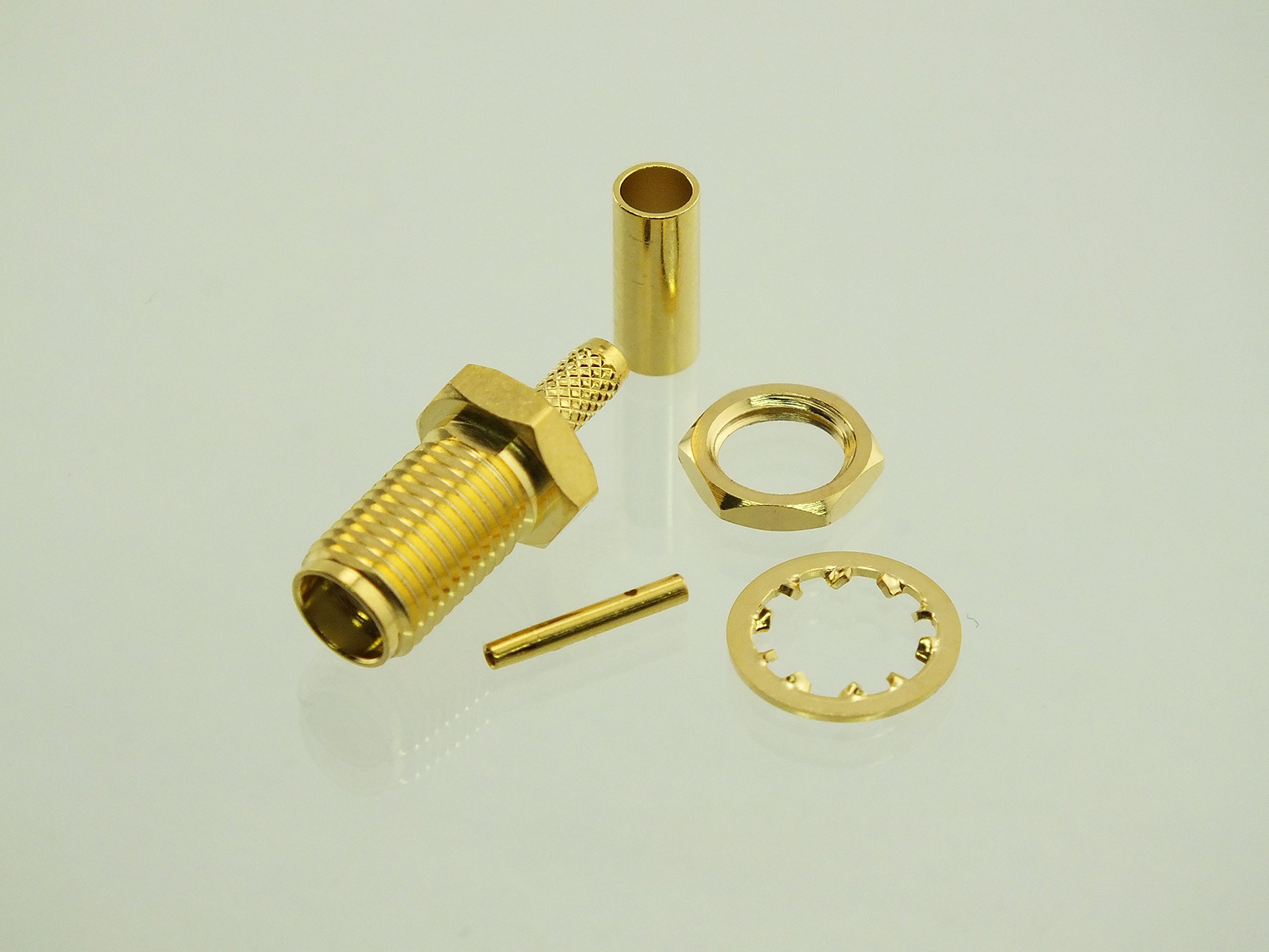 W5SWL - Connettore coassiale a crimpatrice dorata serie SMA per cavi RG-174 e LMR100