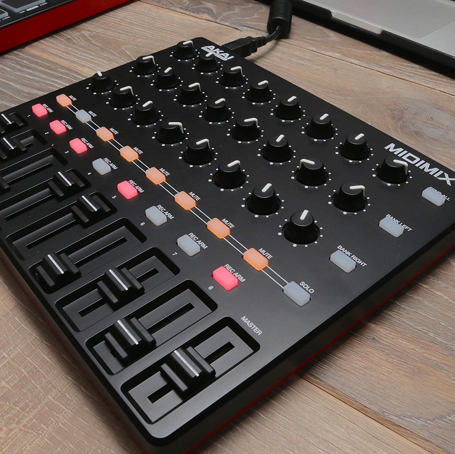 AKAI Professional MidiMix + auriculares HDH40 de M-Audio - Mezclador y controlador MIDI USB con Auriculares de estudio de diseño cerrado para grabación y monitorización en estudio