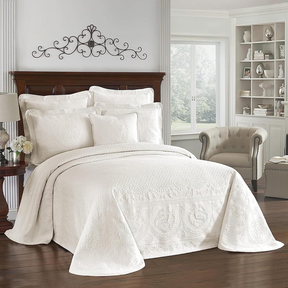 King Charles Modern Farmhouse Floral Matelasse Bedspread, 100% Cotton Breathable Bedding, Full/Queen, Ivory
