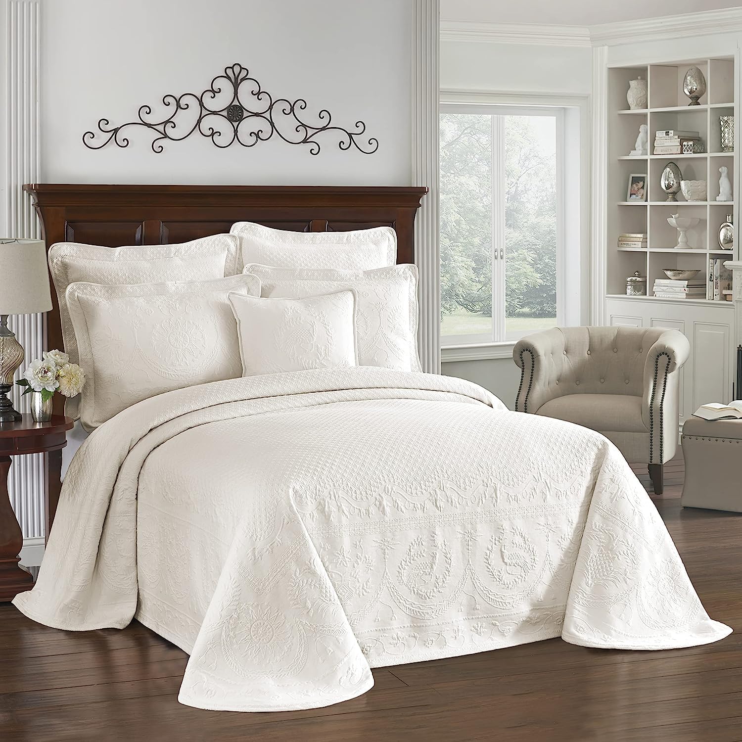 King Charles Modern Farmhouse Floral Matelasse Bedspread, 100% Cotton Breathable Bedding, Full/Queen, Ivory
