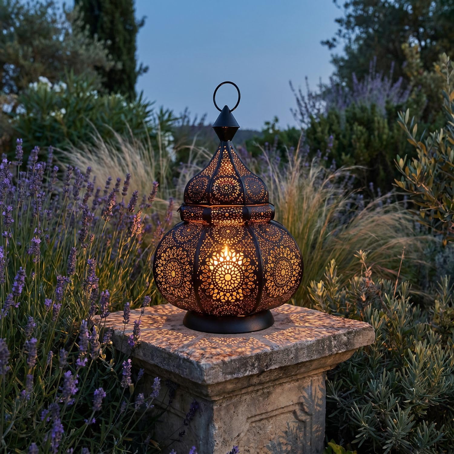 Farol portavelas Oriental de Metal - Candelabro para el jardín - Decorativo para la Mesa - Ziva Negro - transmite Buen Ambiente - Pasa un Buen rato en el jardín