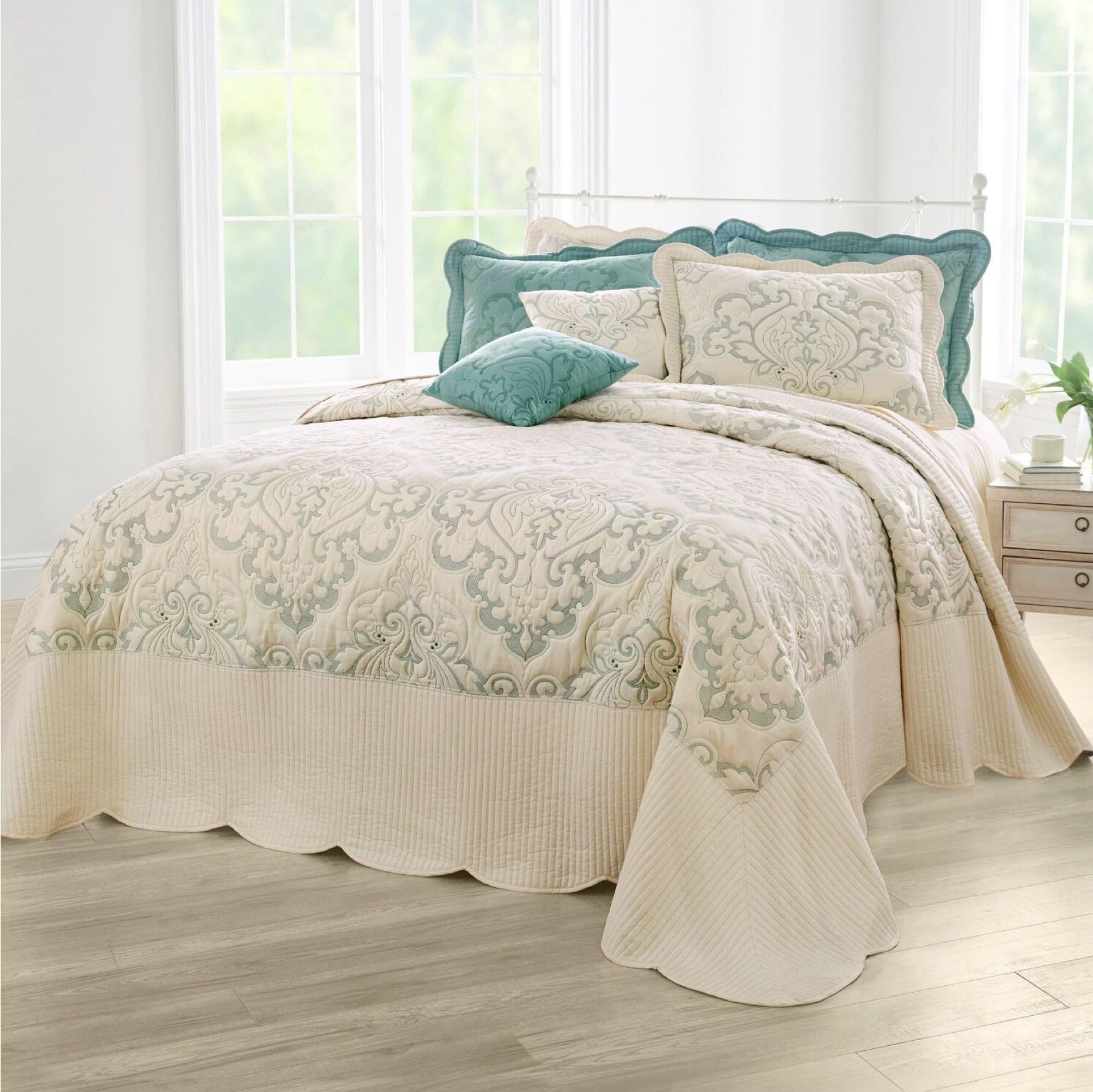 brylanehome bedding lightweight all season modern amelia quilted damask oversized ultra soft bedspread - queen ivory seaglass