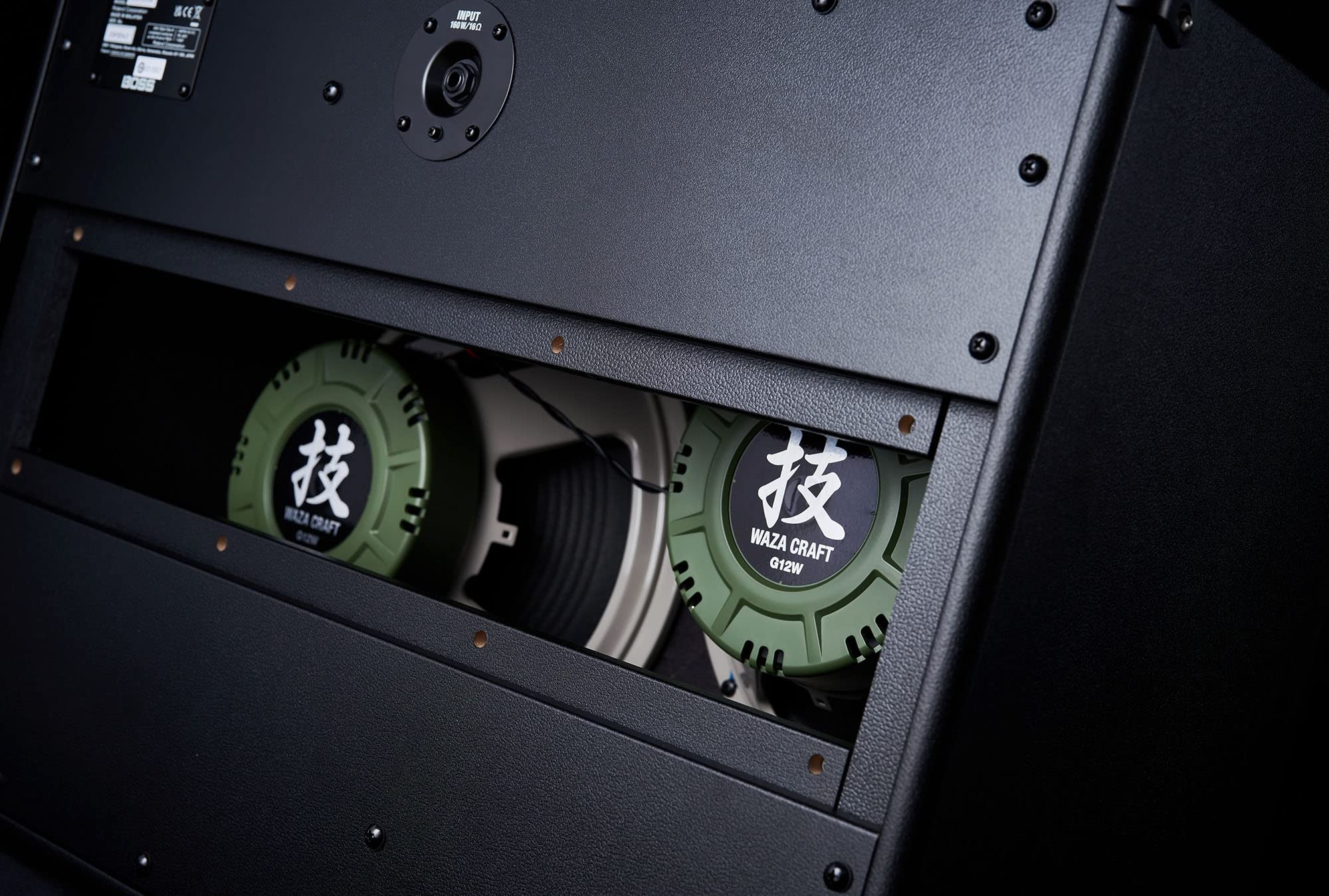 BOSS Katana Cabinet 212 WAZA, Special Edition Katana Lautsprecher-Cabinet mit 2 x 12'' Waza-Lautsprechern, Abgestimmt auf den Katana-Artist MkII Head, 4x12er-Setup durch Stapeln von Zwei Cabinets