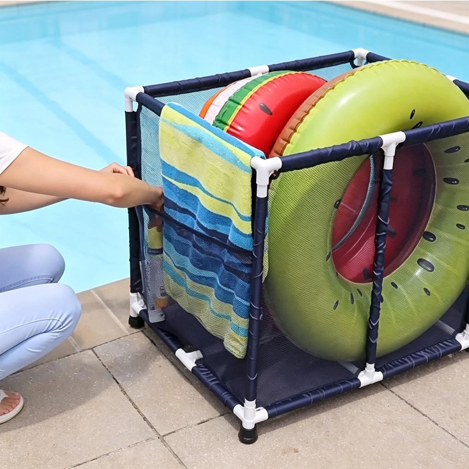 Carrello portaoggetti per salvagenti e gonfiabili da piscina, robusto contenitore da esterno con ruote e cestello in rete per asciugamani, indumenti e accessori