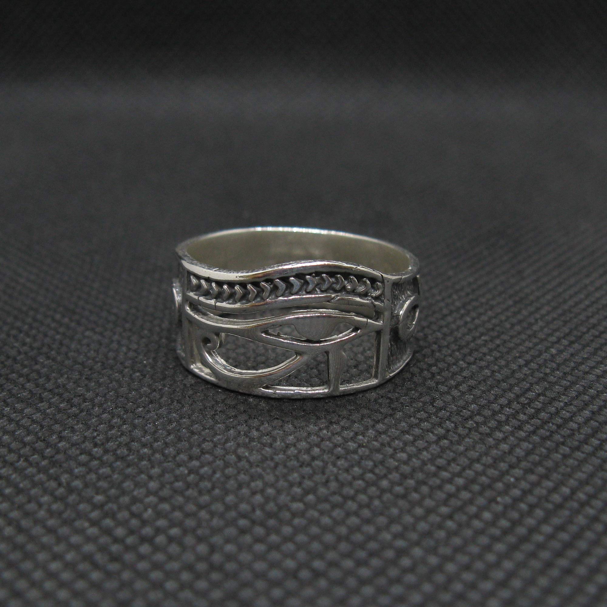 Anello da Uomo in Argento Sterling Amon Ra Occhio Solido Marchiato 925
