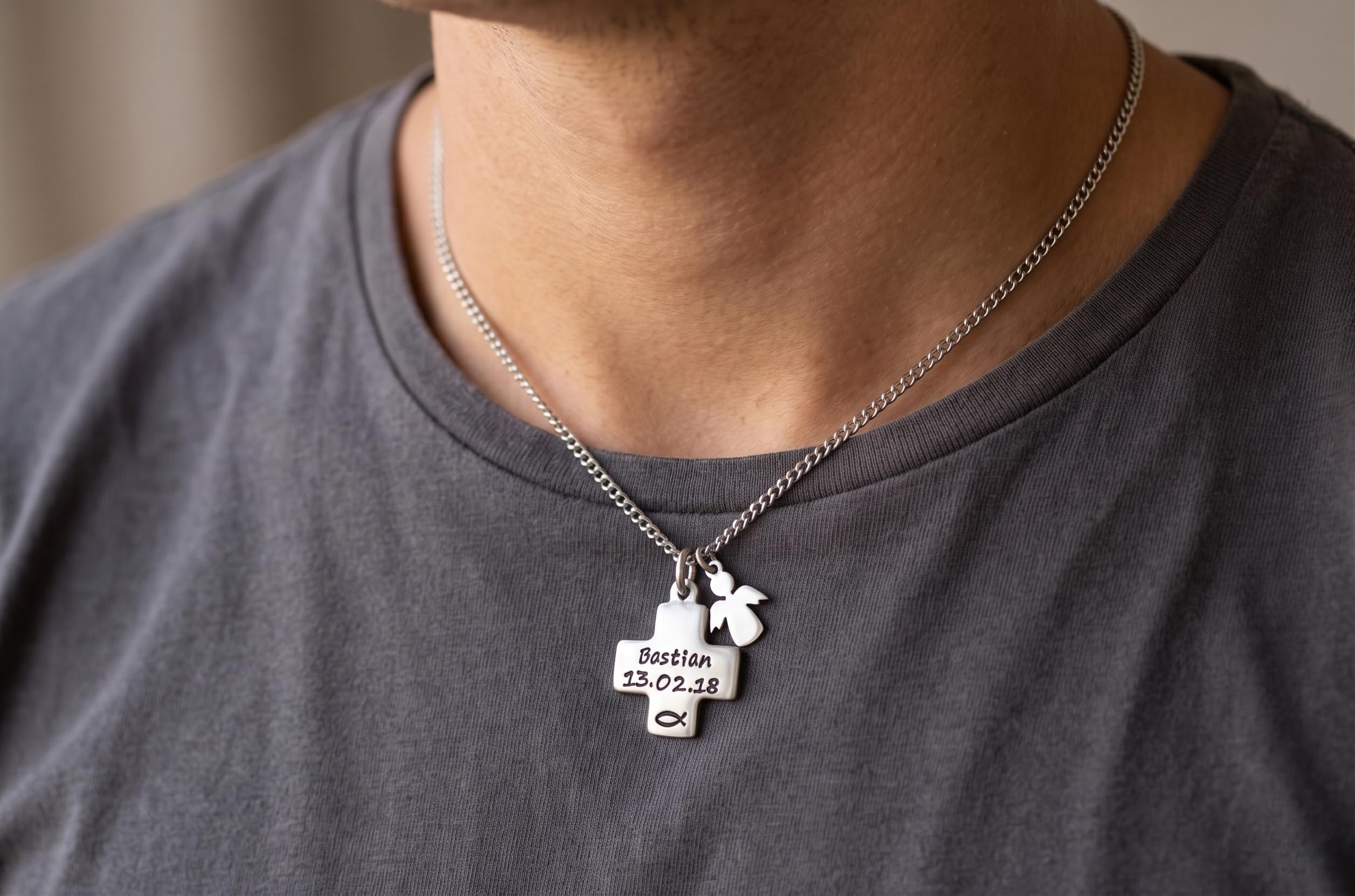 Personalisierte Taufkette mit Kreuz & Engel Anhänger aus Edelstahl – Kreuzanhänger mit Name & Datum Gravur – Individuelles Taufgeschenk für Jungen & Mädchen, Patenkind – Inkl. Wunschkette & Motiv