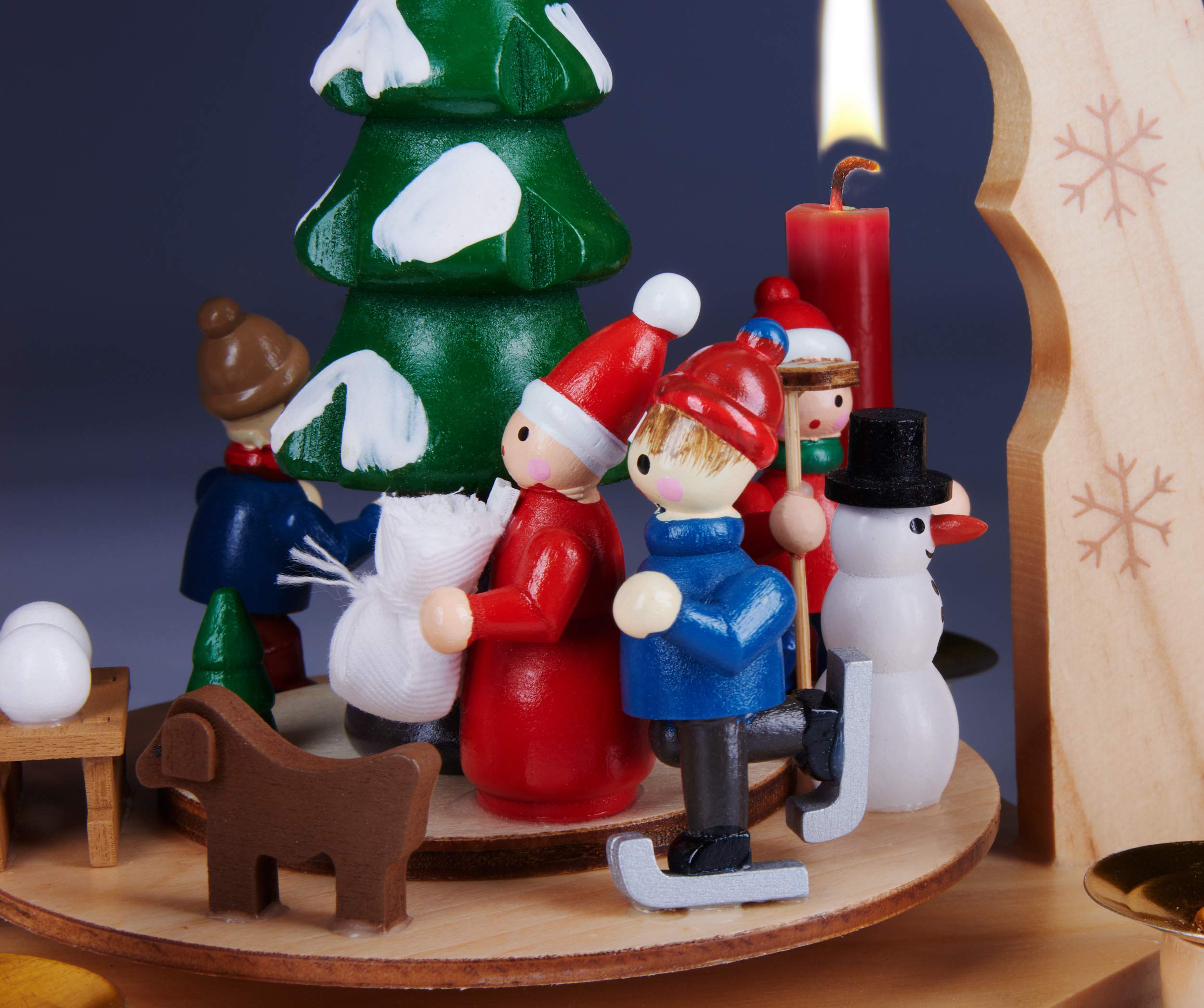 BRUBAKER 1-stöckige Weihnachtspyramide aus Holz - 30 cm - Weihnachtsbaum mit Winter Szene