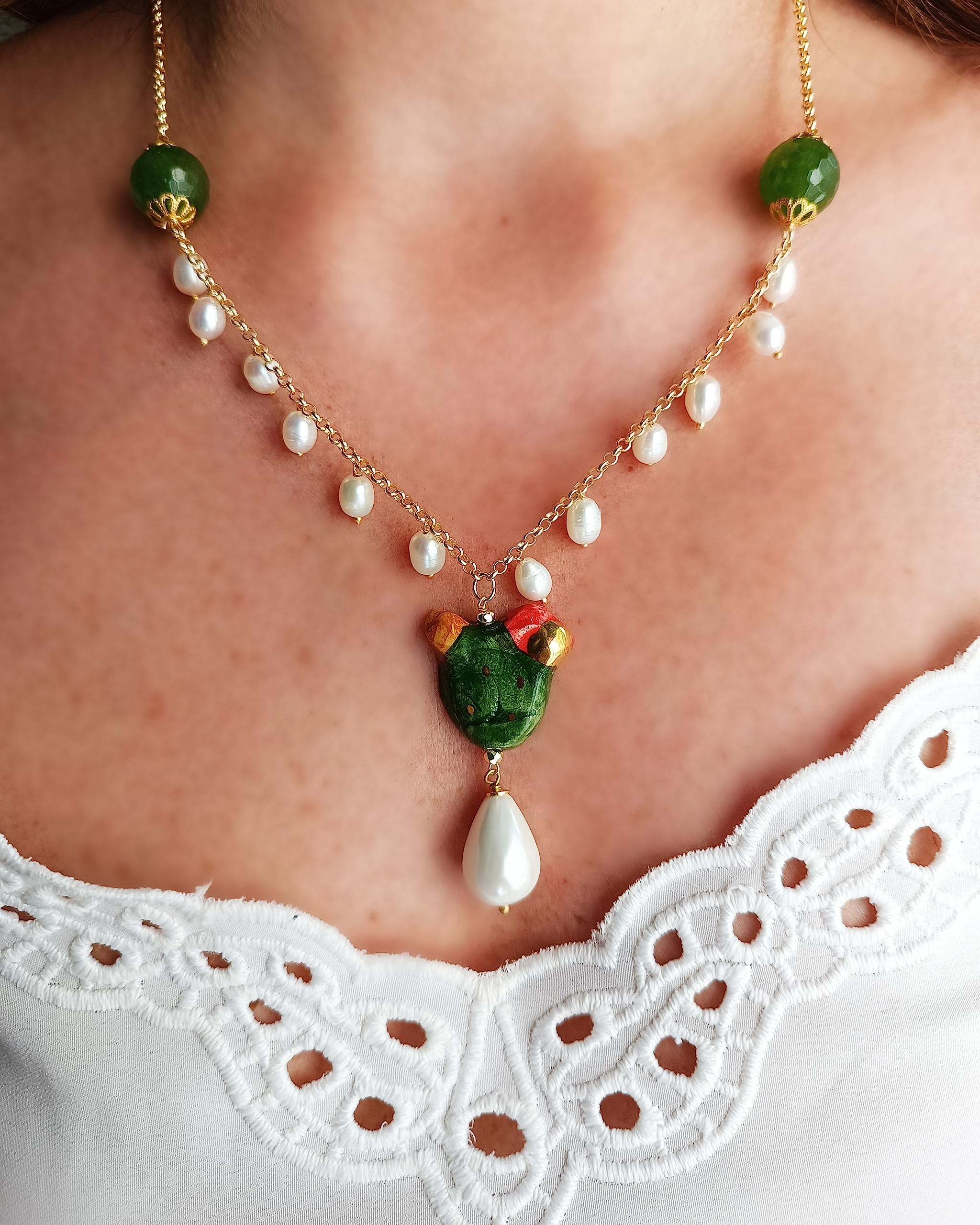 Collana a Catena con Fico d'India in Ceramica di Caltagirone e Perle di Fiume
