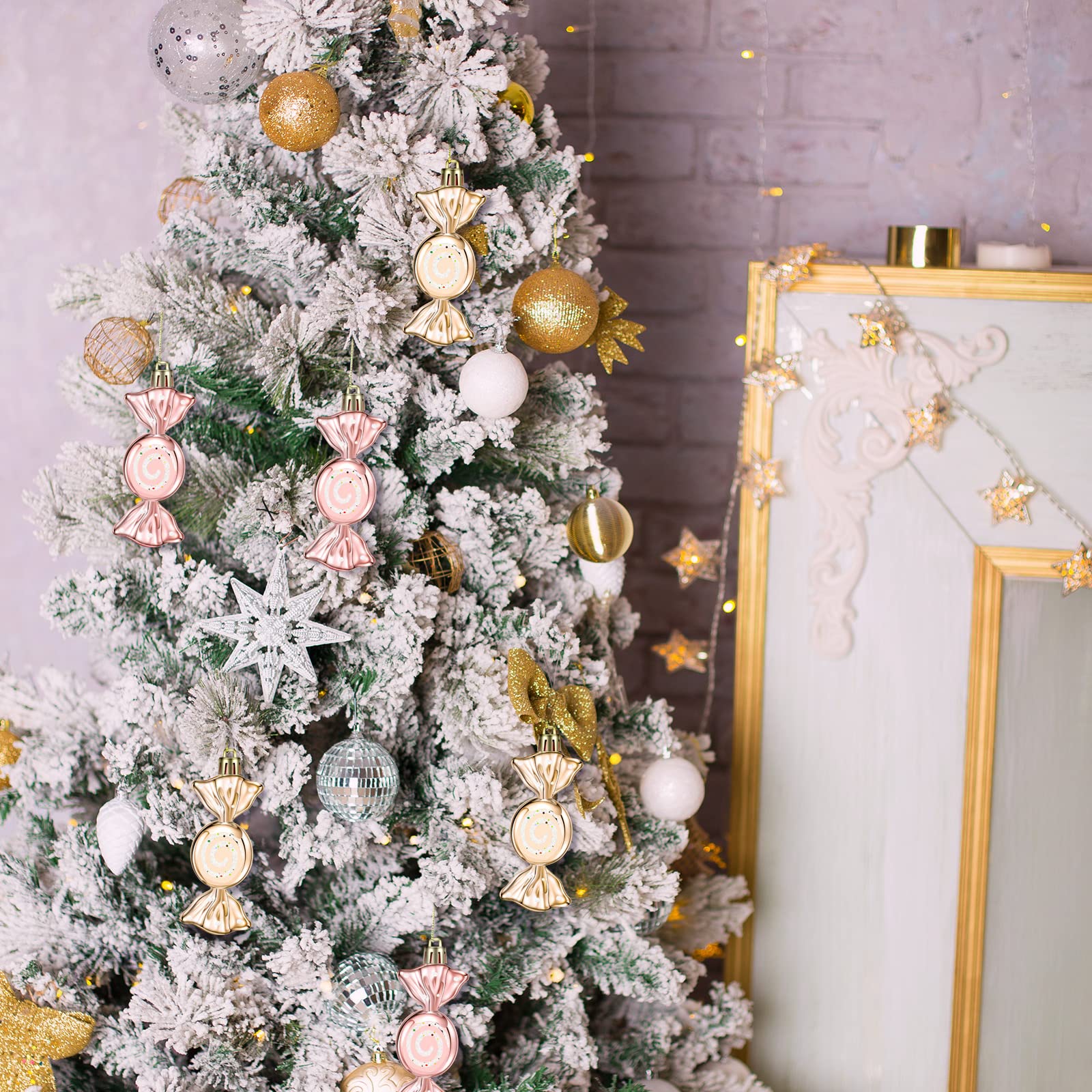 Adornos Rosas Y Dorados Adornos Navideños Con Velas Encendidas En