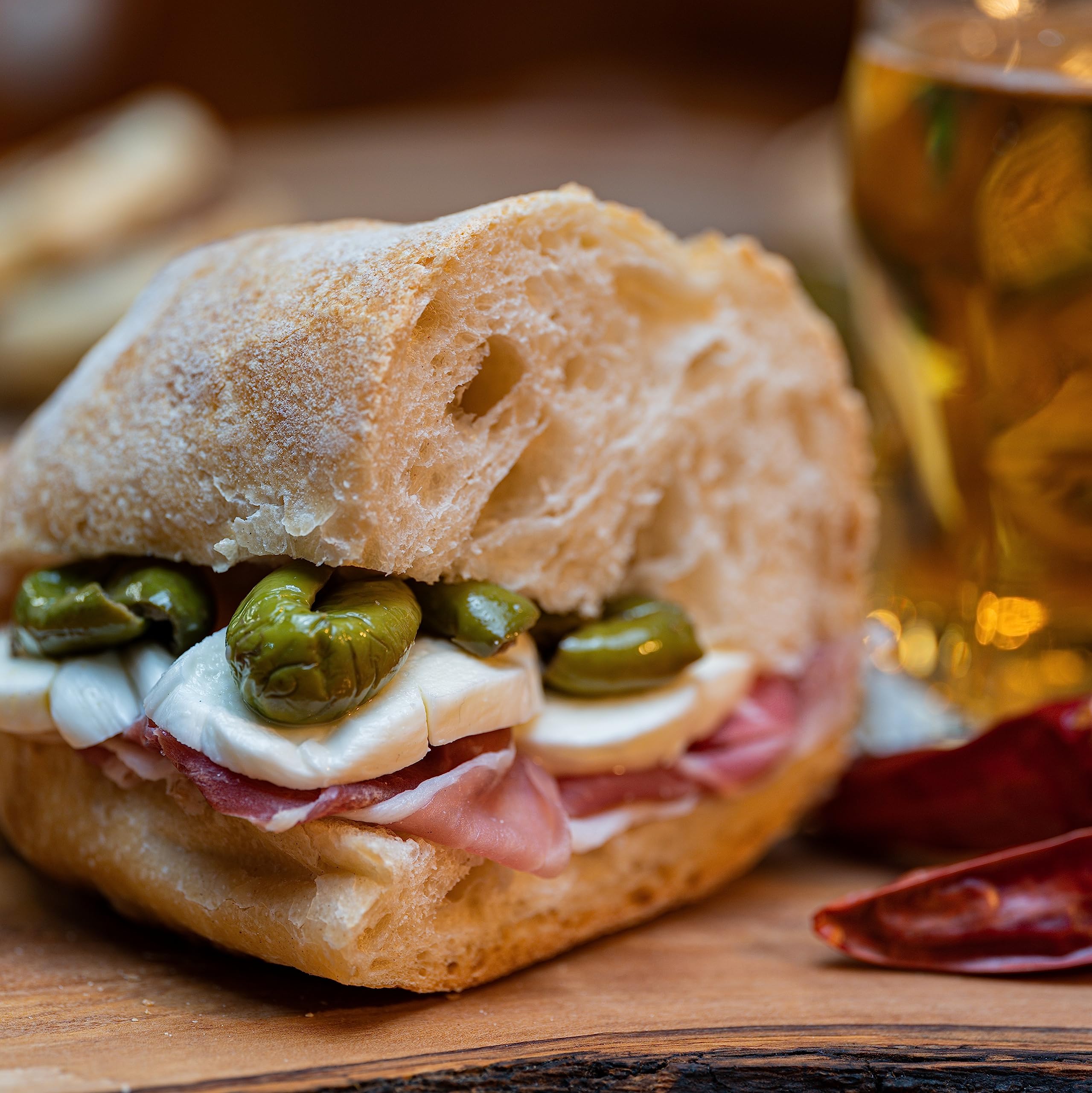 Box Cadeau Apéritif: Stuzzichella, Olives Écrasées, Sop Provola, Saucisse - Explorez les Authentiques Délices Calabrais pour des Moments de Convivialité - Saveurs Méditerranéennes