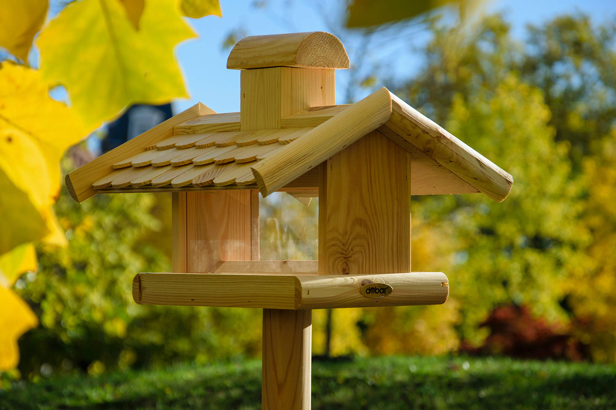 dobar® 21277e Großes Vogelfutterhaus mit Futtersilo - Vogelhaus aus Massivholz - Vogelvilla mit Holzschindeldach - Vogelfutterstation für Ständermontage - 38 x 38 x 30 cm - Natur