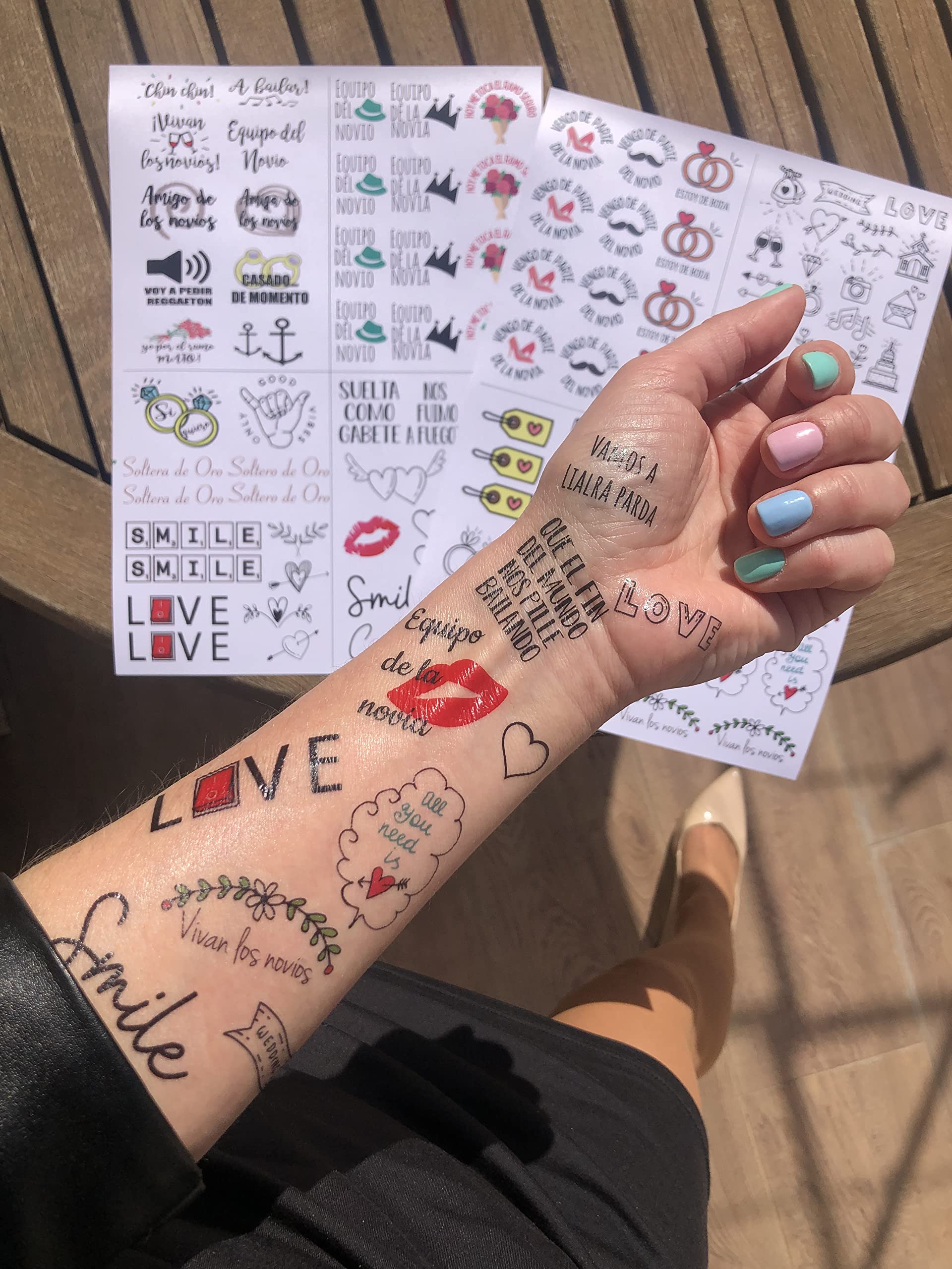 Uvimark - Chapas y Tatuajes temporales boda - Más de 100 Chapas y 100 calcomanías para boda - Calcamonías para bodas con diseños variados - Tatuajes para bodas