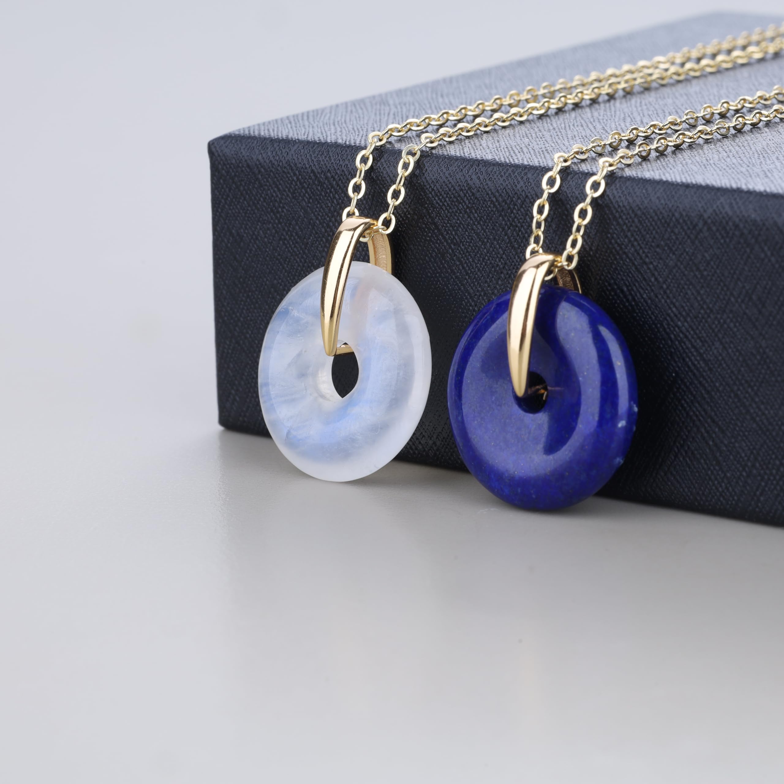 COAI Collana da Donna in Argento 925 Placcato Oro 14K con Ciondolo Ciambella di Pietre Dure, Collana Pietre Naturali Donna Ping'An Kou - Pietra di Luna e Lapislazzuli