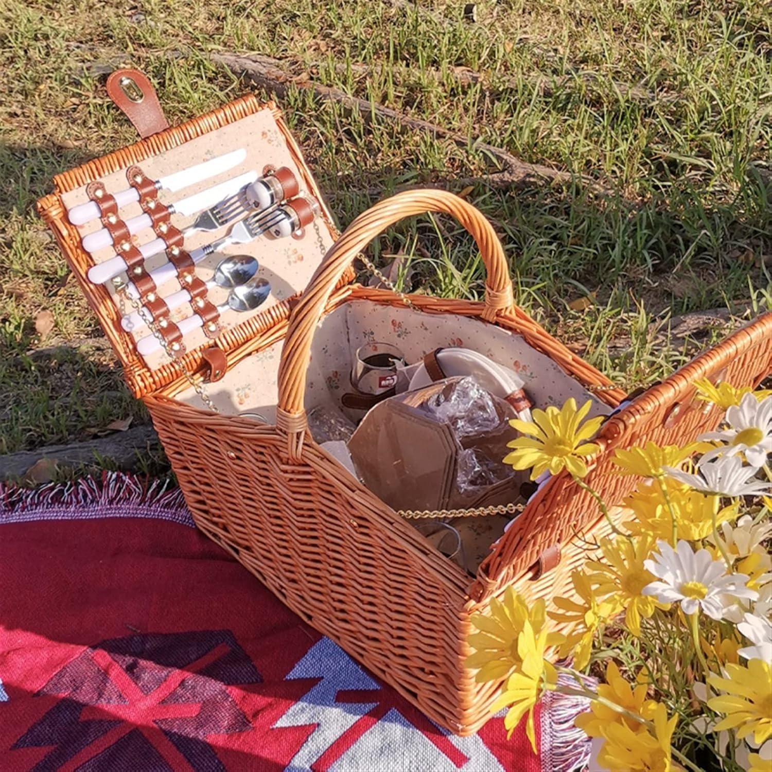 Rattanowy kosz piknikowy z pokrywką, wielofunkcyjny zestaw pudełek piknikowych dla 4 osób, kosz do noszenia na zewnątrz ze sztućcami, idealny na rodzinne przygody i spotkania