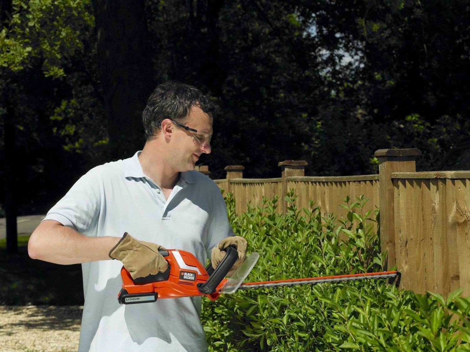 BLACK+DECKER Taille-Haies Sans Fil 18V 45 cm 2 Ah Lame Asymétrique Double Action GTC1845L20-QW