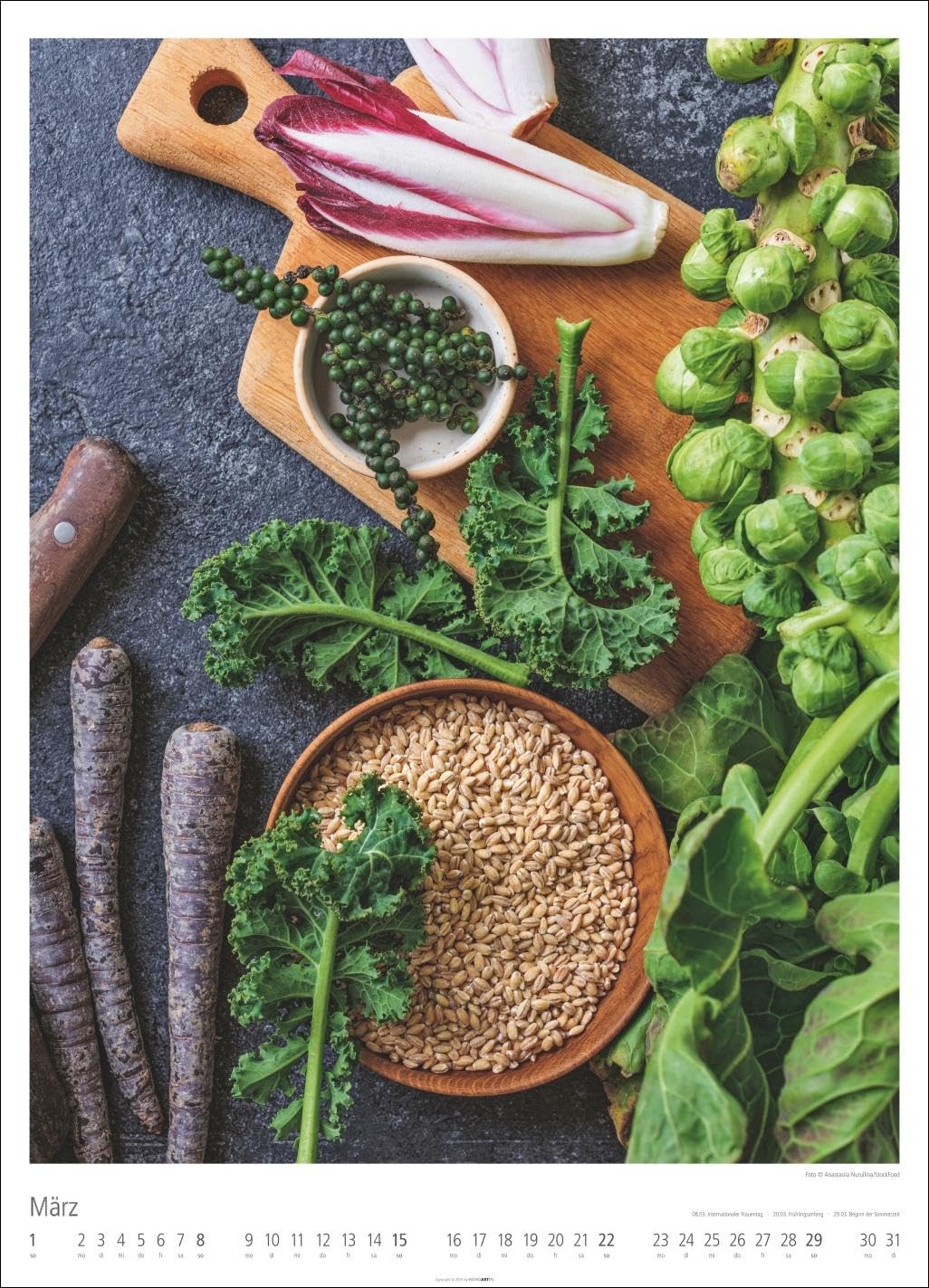 Food Gallery Kalender 2026: Großer Wandkalender mit 12 dekorativen Lifestyle-Fotos für die Küche. Food-Fotografie mit saisonalen Lebensmitteln. 49x68 cm Hochformat.