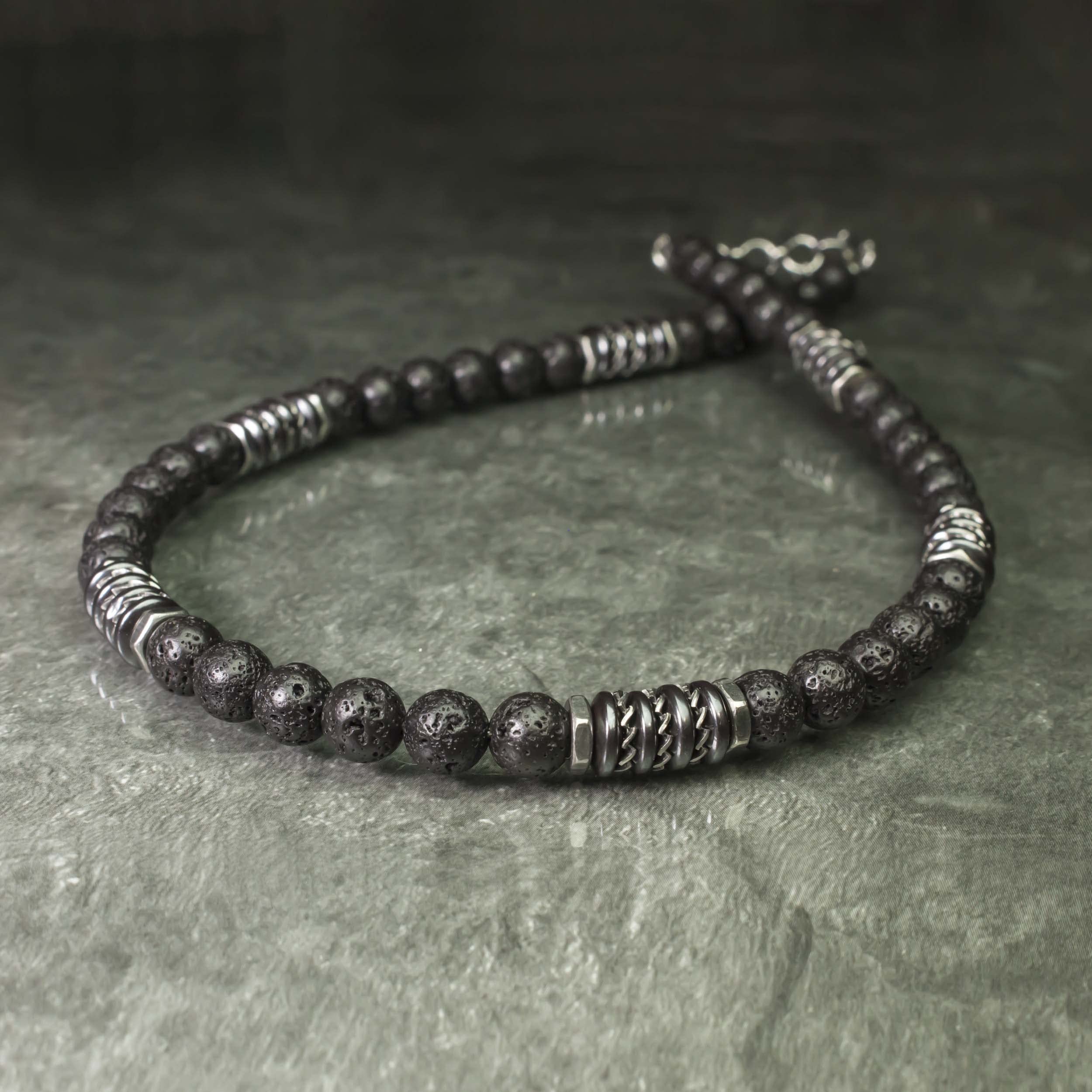 Collier Homme perles 8mm pierre naturelle Lave Volcanique noir rondelles Hématite métal INOX Style antique Fait main en France (40-45cm expédié Amazon)