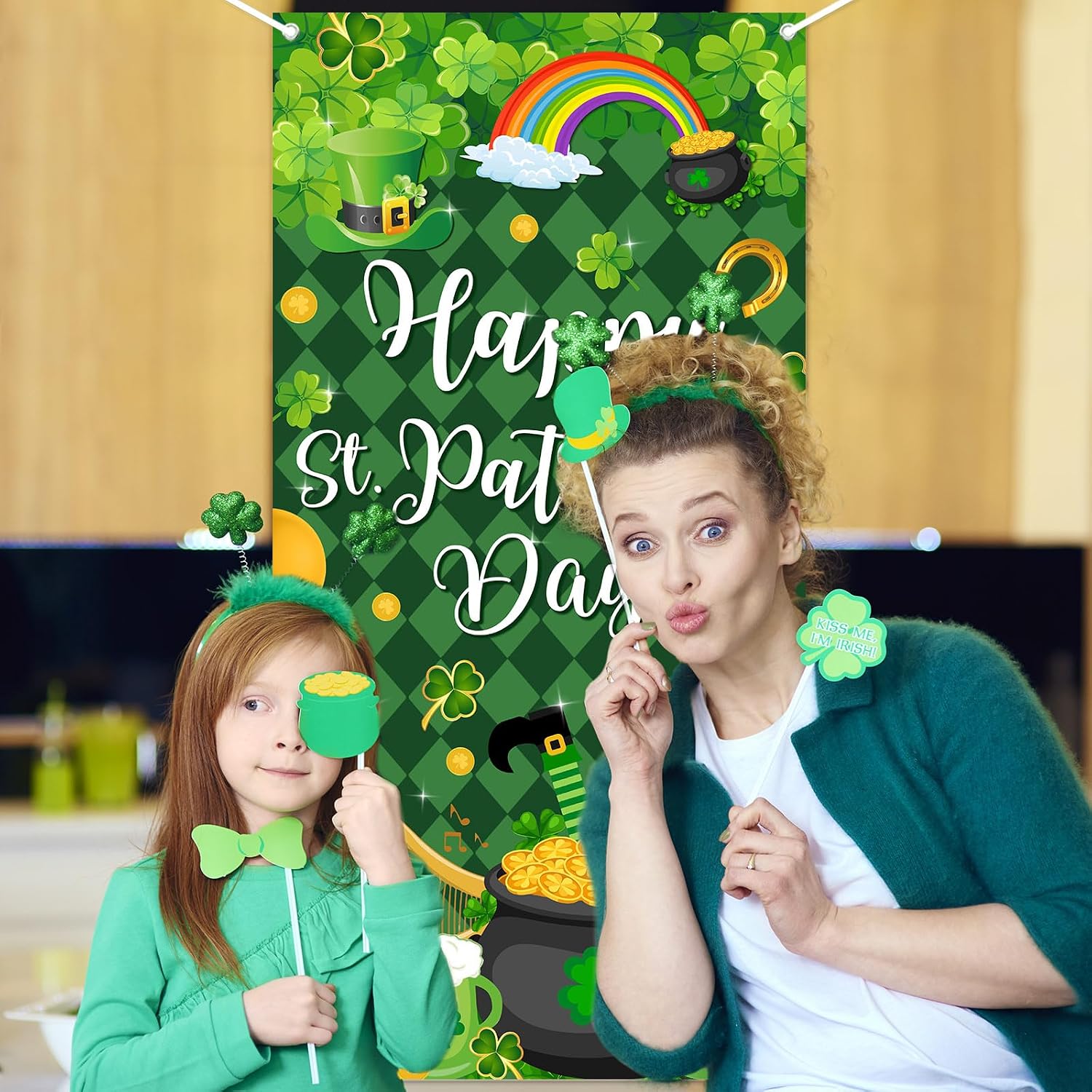 Avezano St. Patricks Day Door Banner Decorations Green Shamrock Irish Banner Happy St. Patrick's Day Party Supplies Indoor Outdoor