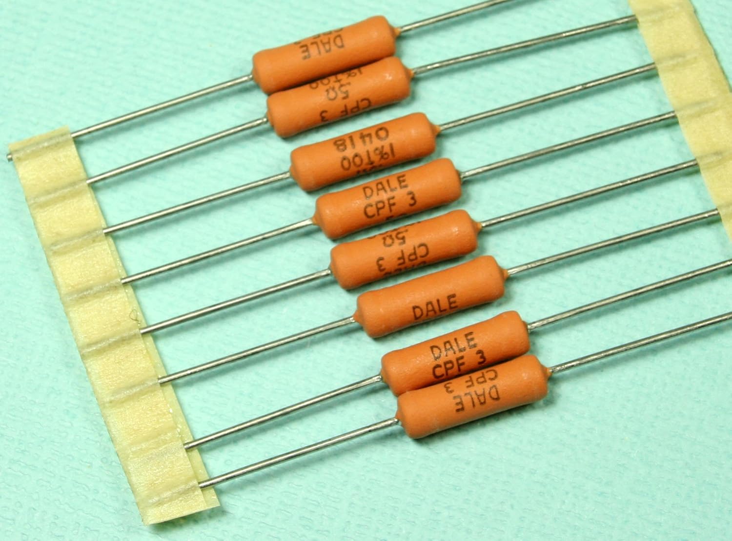 Резисторы 70 ом. Резистор axial 0. Резисторы 70 ом. 2r70 резистор. Резисторы разные фото.