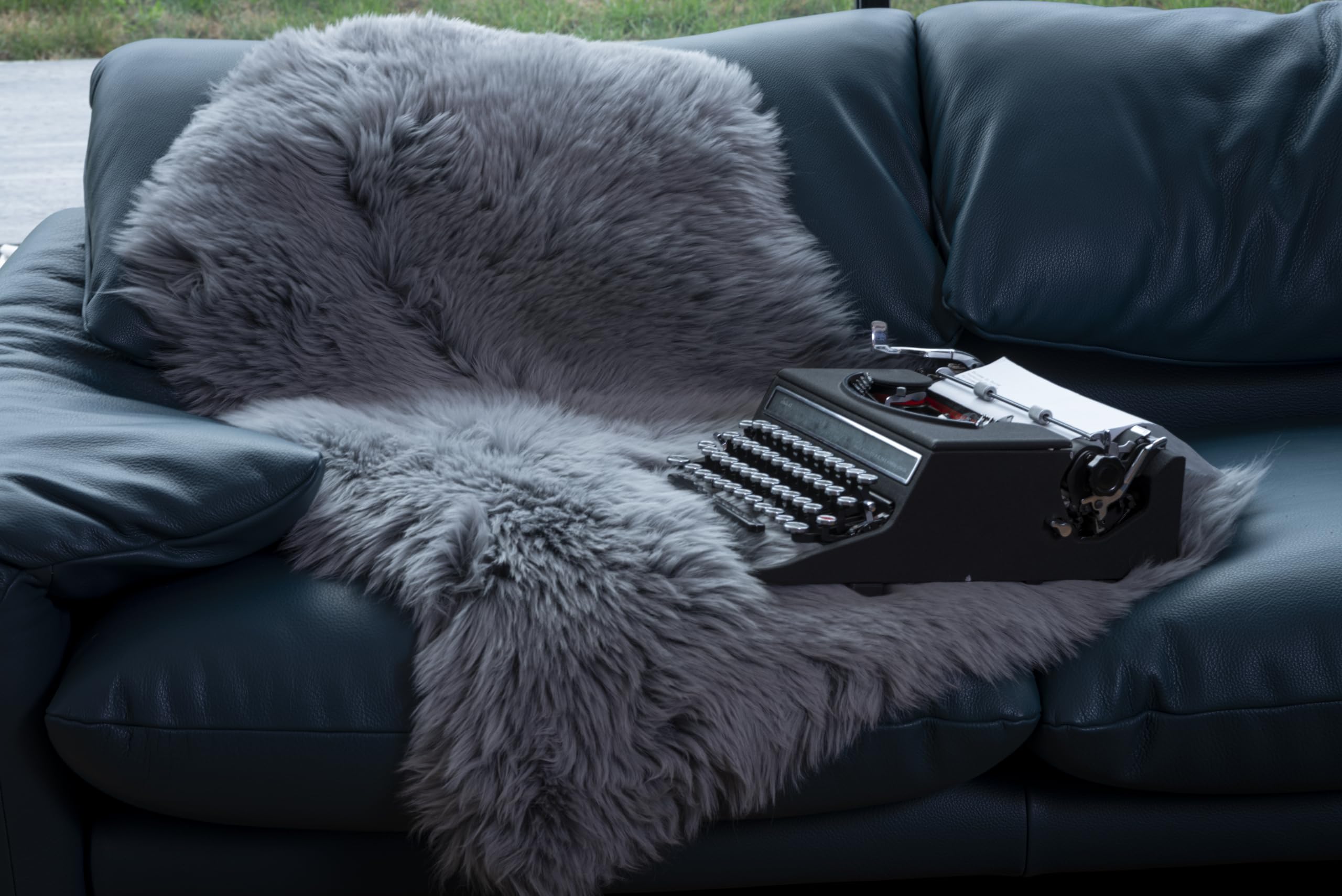 IPEA Lammfell Farbe Grau - Teppich aus echtem Schaffell - Made in Italy - 100/110 cm - Natürliche Lammfell Teppich Wohnzimmer - Weiches und Dickes Fell - Deko Fell Schlafzimmer