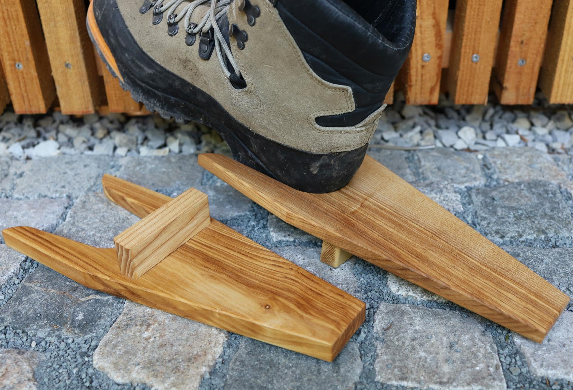 Stiefelknecht aus Eschenholz – Stabiler Schuhauszieher aus geöltem Holz – Praktische Hilfe zum Stiefelausziehen – Handgemacht in Europa