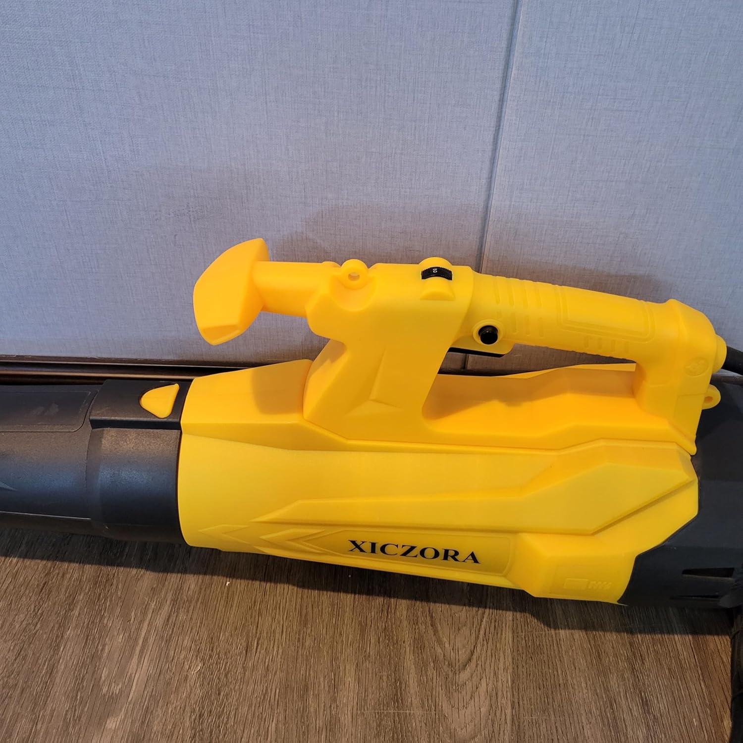 XICZORA Power operated blowers A lightweight, portable, and powerful blower designed specifically for clearing dust and debris from yards, lawns, gardens, and patios.