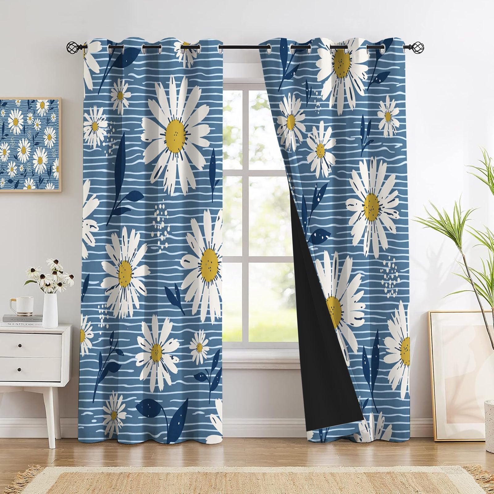 Rideaux motifs floraux bleu marine pour créer un salon cosy scandinave