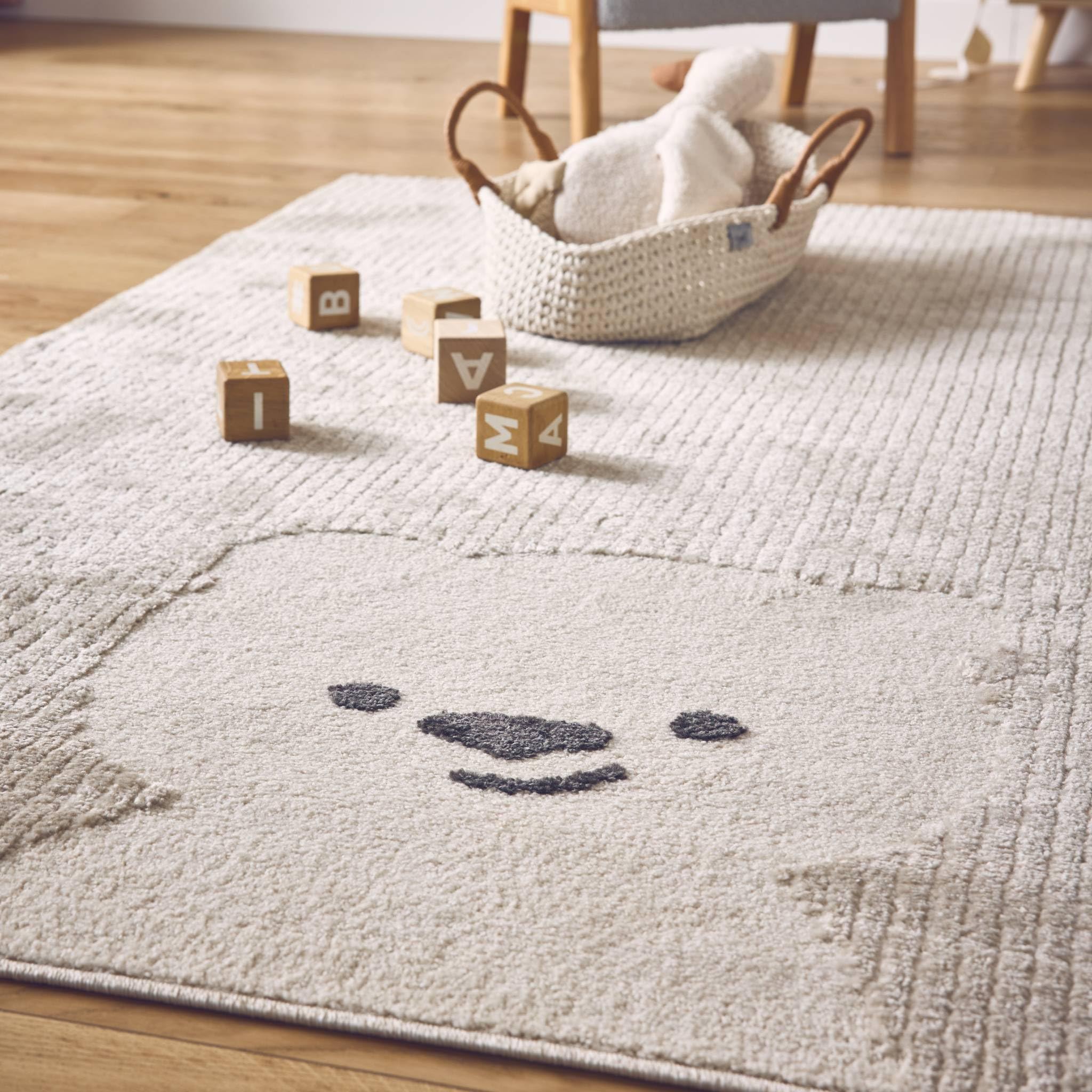 sweeek - Tapis Enfant 120 x 170cm Beige/Crème. Petit Ourson. Poils Ras. Tapis frisé très Doux