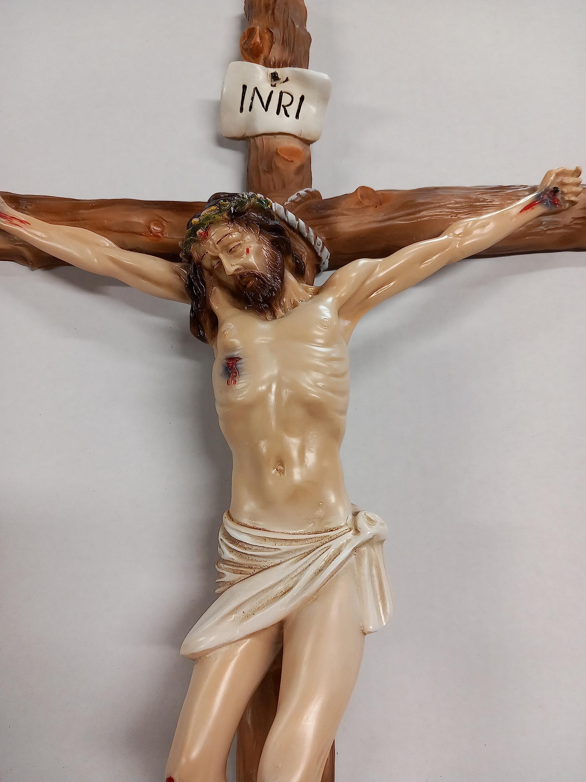 ArteSacraCaravaggio Crucifix mural en marbre résine décoré à la main 53 x 31 cm Fabrication artisanale