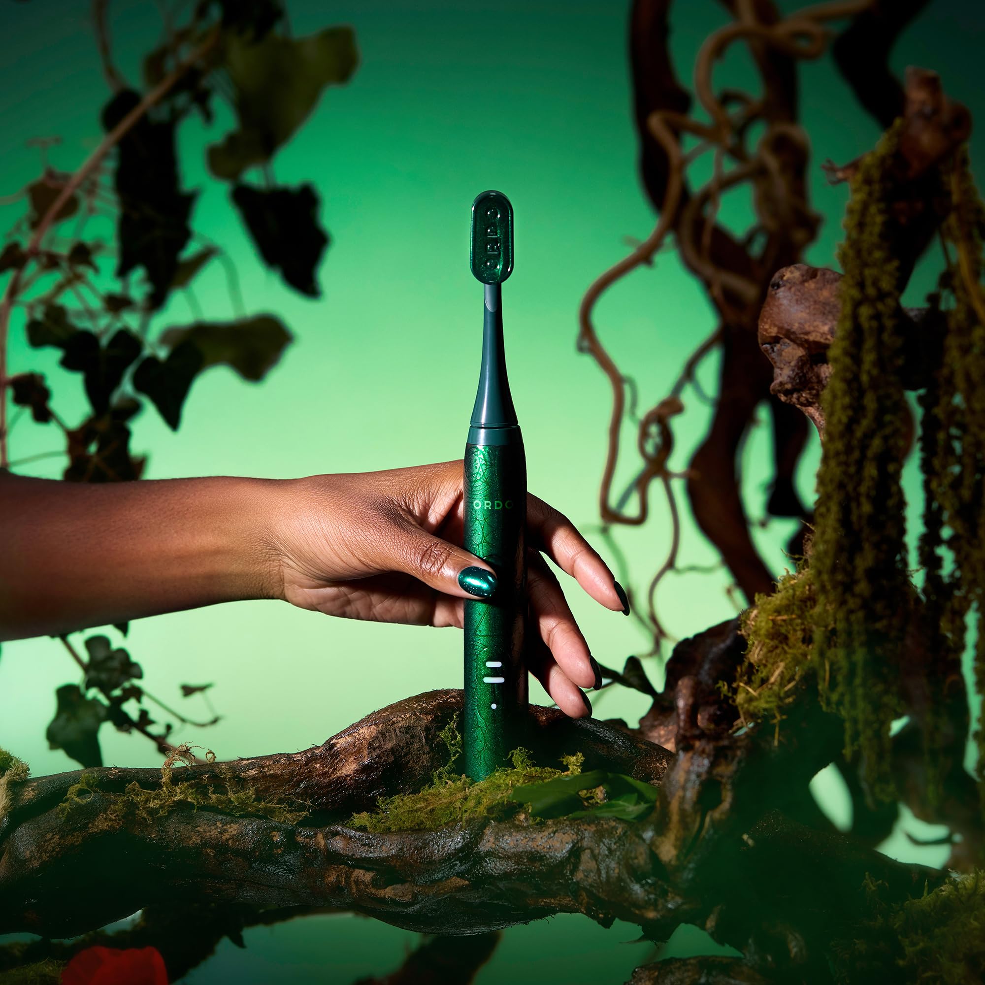 ORDO x Wicked Sonic Lite Cepillo de dientes eléctrico | Cepillo de dientes sónico recargable para adultos y adolescentes con carga USB-C, 2 modos y tapa de viaje, Elphaba Thropp