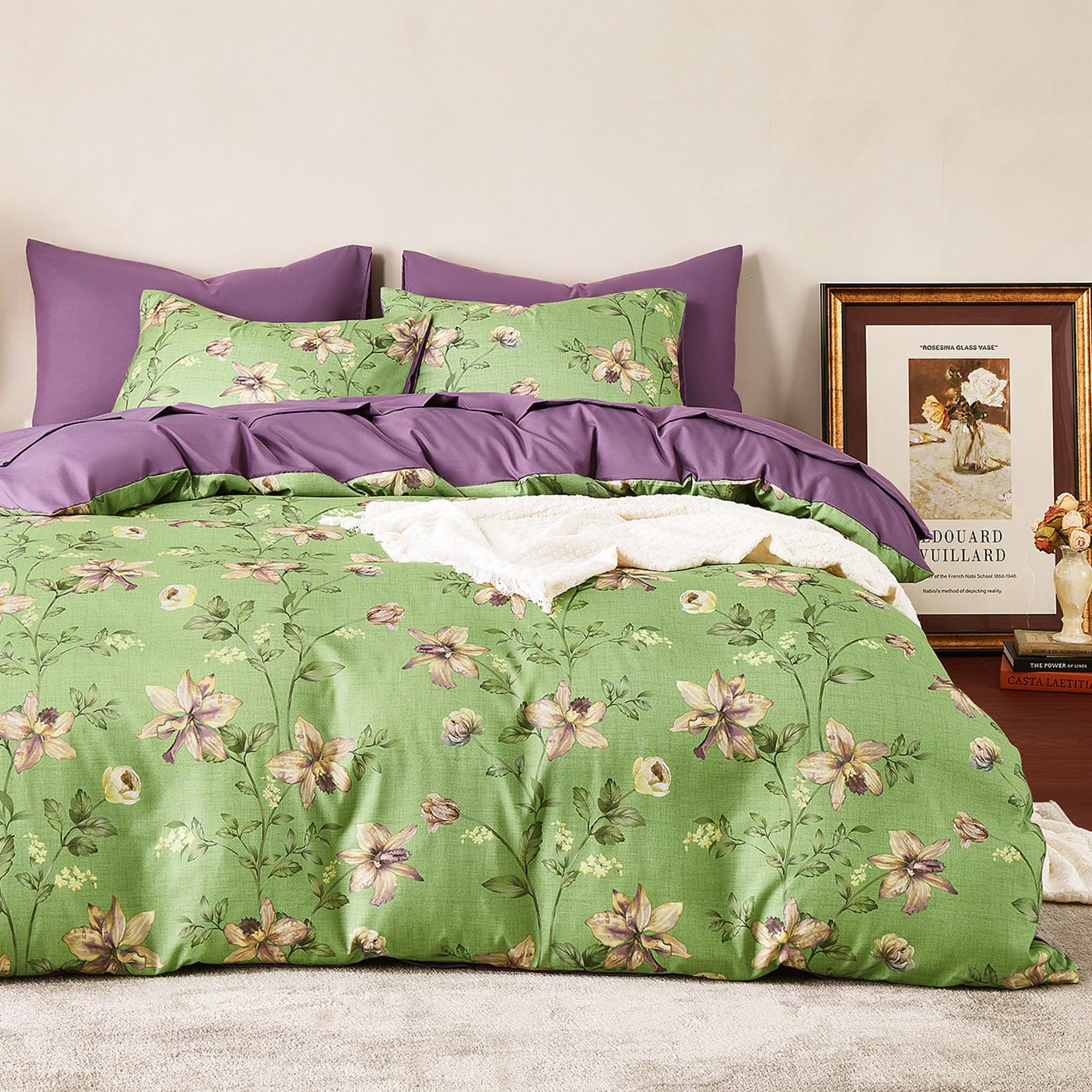 Wake In Cloud - Floral Comforter Set, Cottagecore Cottage Rustic Farmhouse Style with Botanical Flowers and Leaves Pattern, Soft Lightweight Bedding, 3-Piece, Green Purple, Queen Size