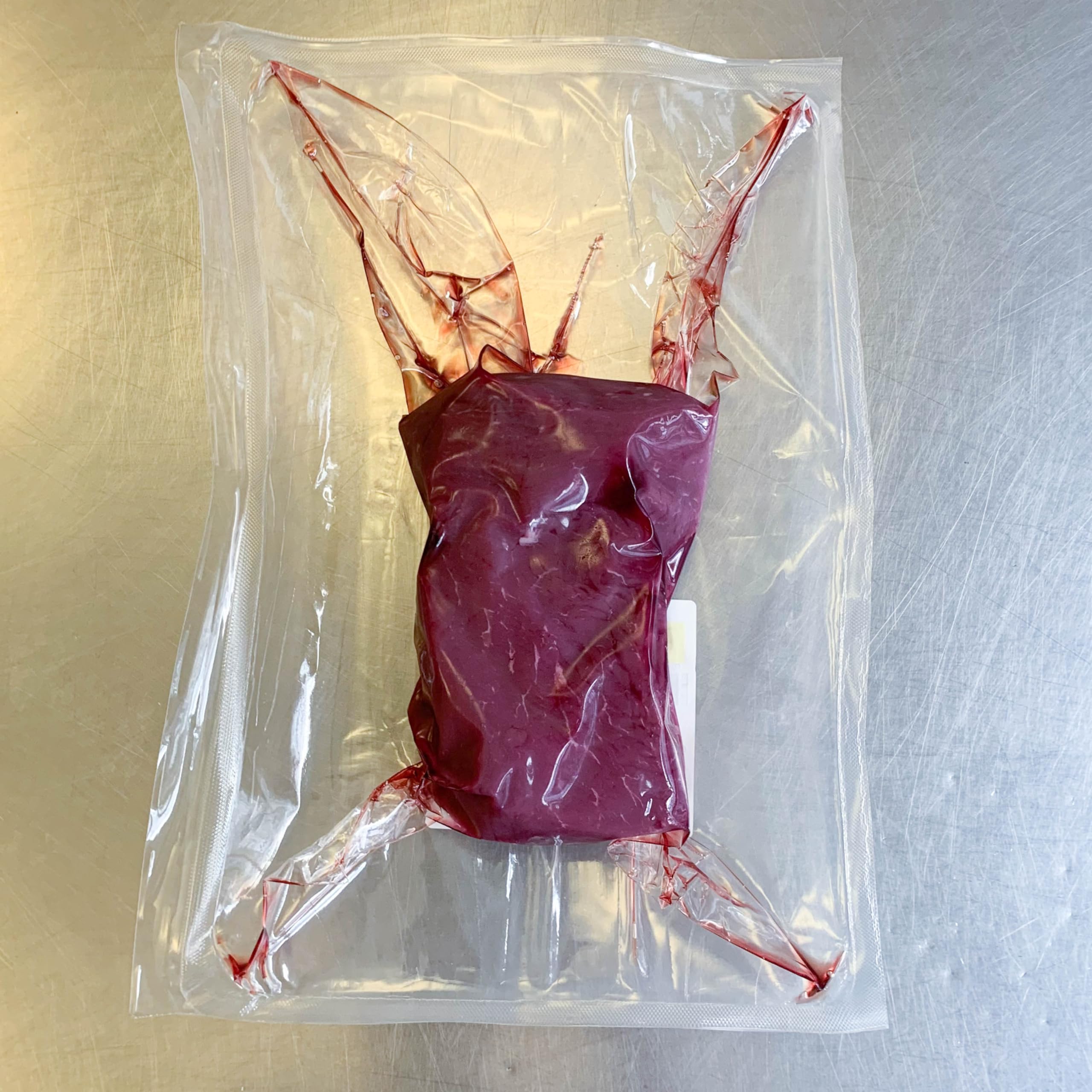 SELECTIV viandes d'exception I Boeuf Français : 2 steaks, 2 entrecôtes, 2 faux filets, 2 bavettes d'aloyau - 1,280kg - France