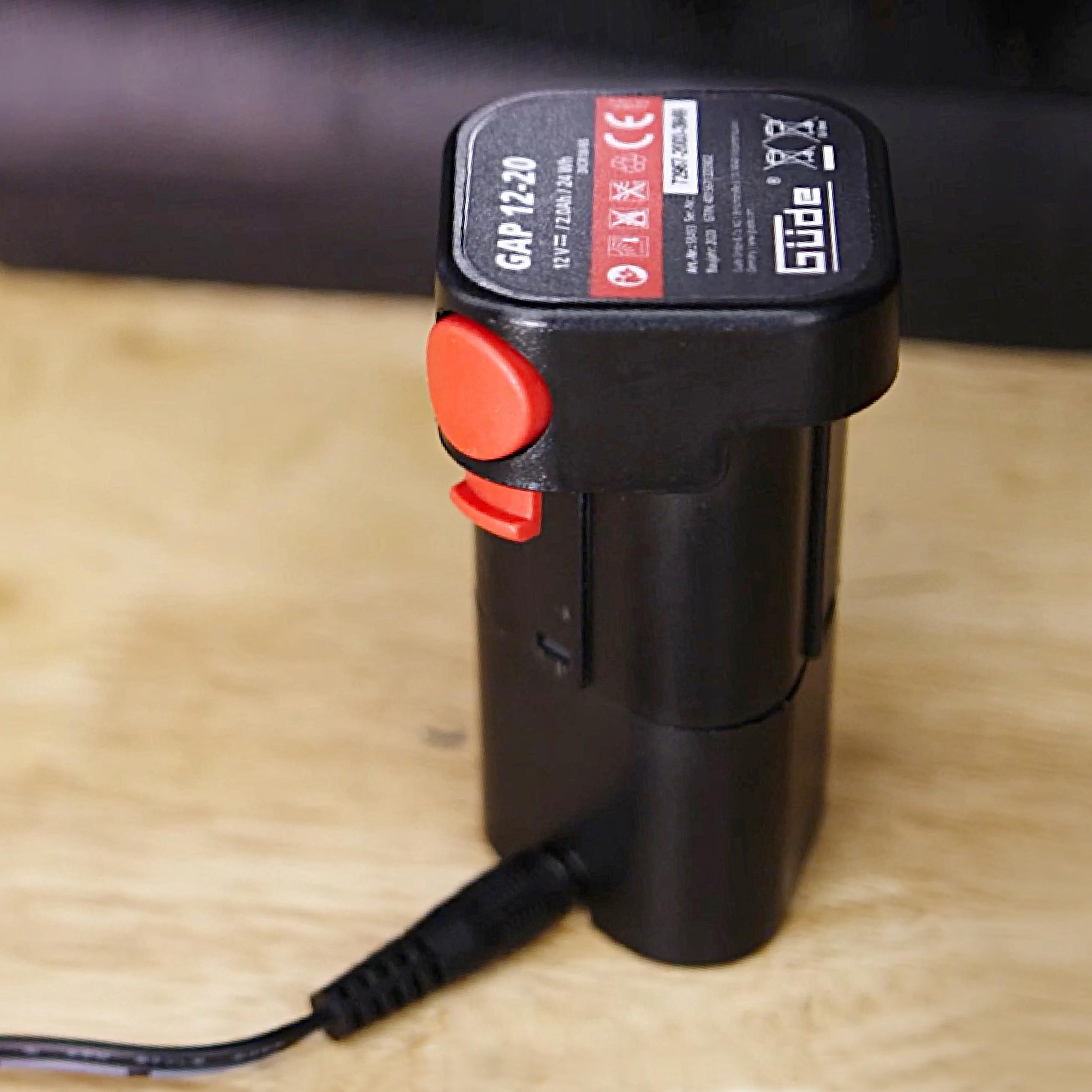 Güde Batteria GAP 12-20 (12 V, agli ioni di litio, 2 Ah, 24 Wh, funzione click per una facile sostituzione della batteria, compatibile con pompa per pioggia a batteria RFP 12-201-04)