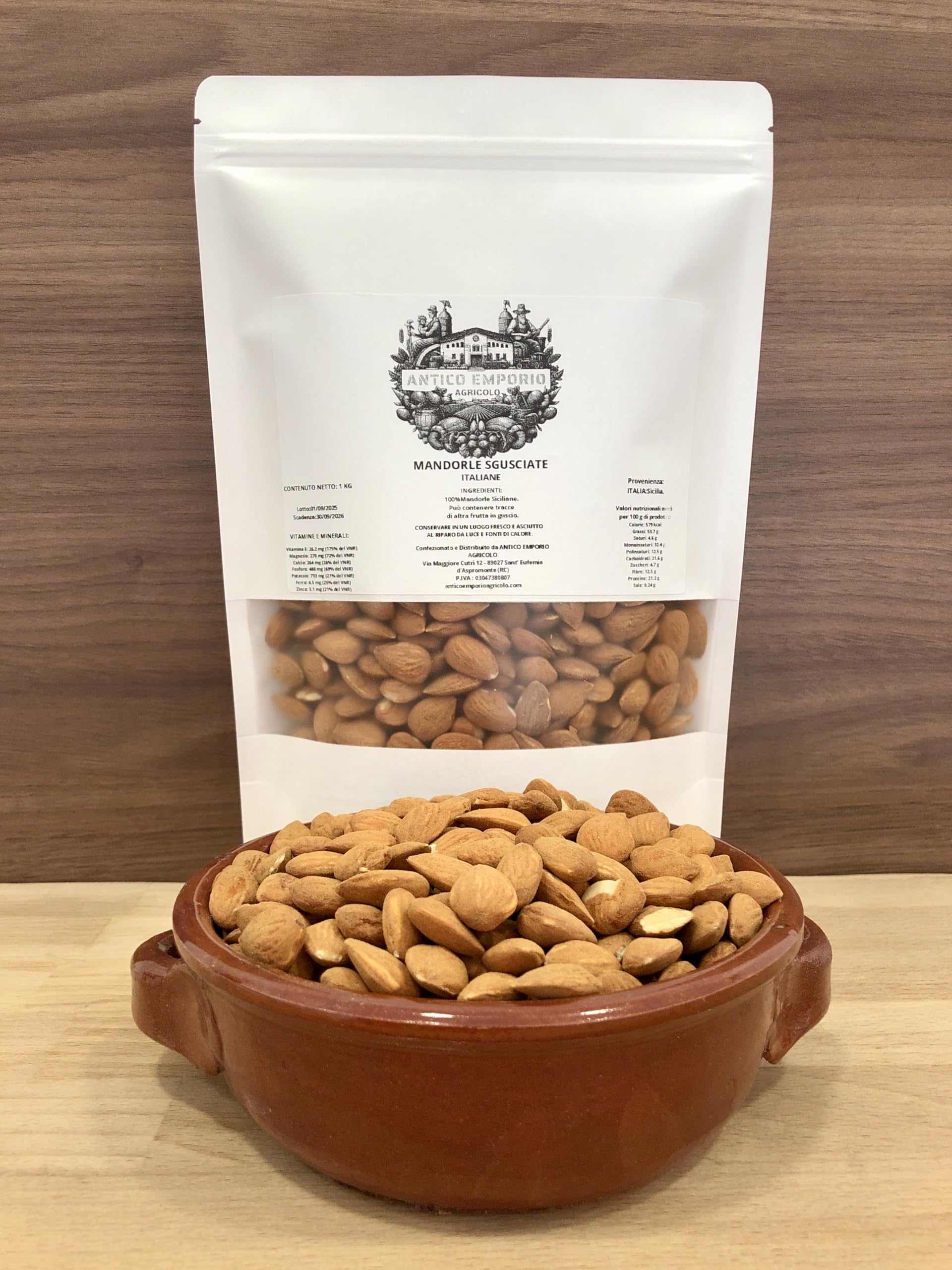 Mandorle Sgusciate Siciliane - Naturali 1 KG Calibrate - Senza Aggiunta di Conservanti, Sale o Zolfo - Prodotto Autentico e di Tradizione - Ricche di Vitamine e Fibre