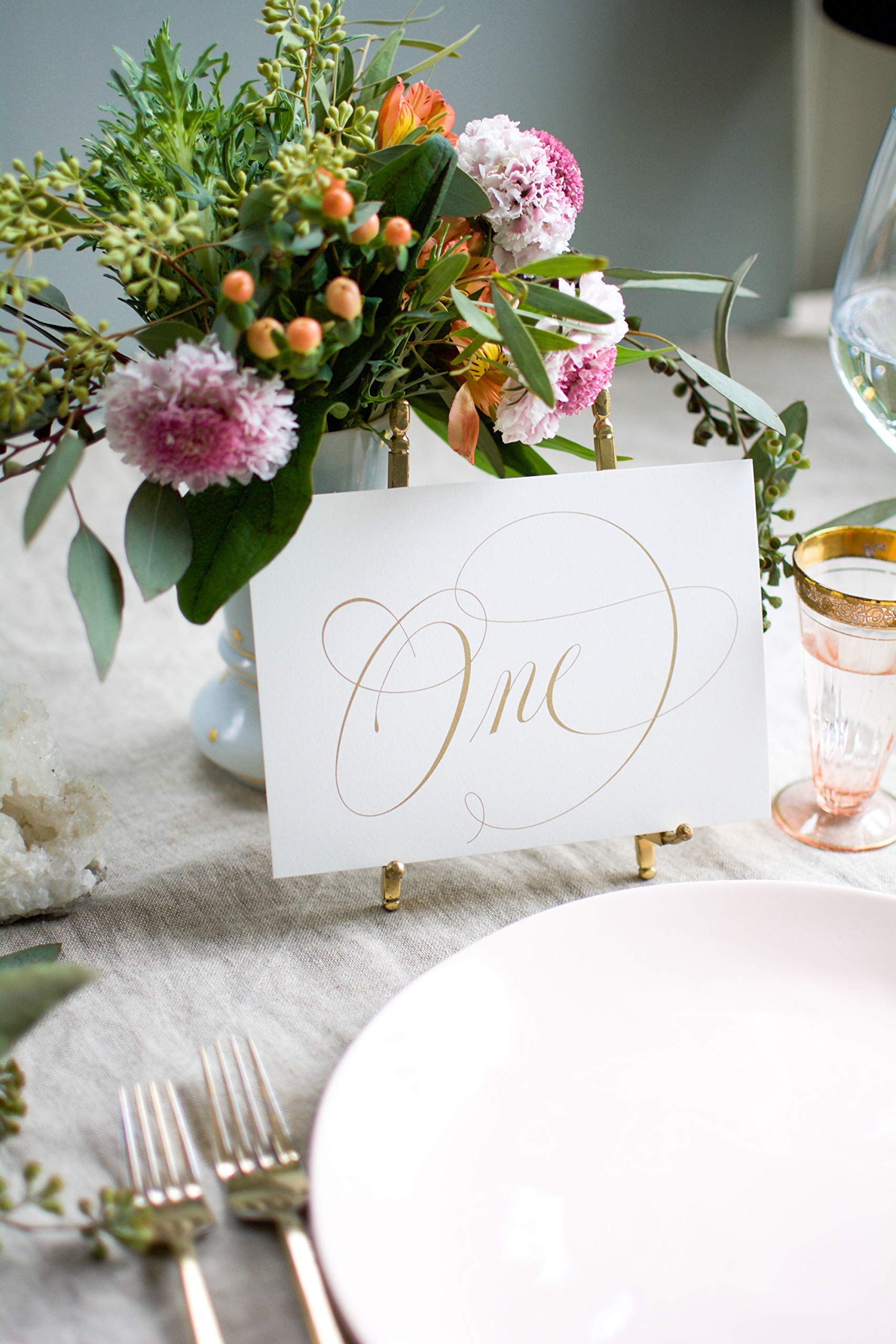 Escritura números de mesa de boda dorados, diseño de caligrafía de doble cara 5 x 7, números 1 – 25