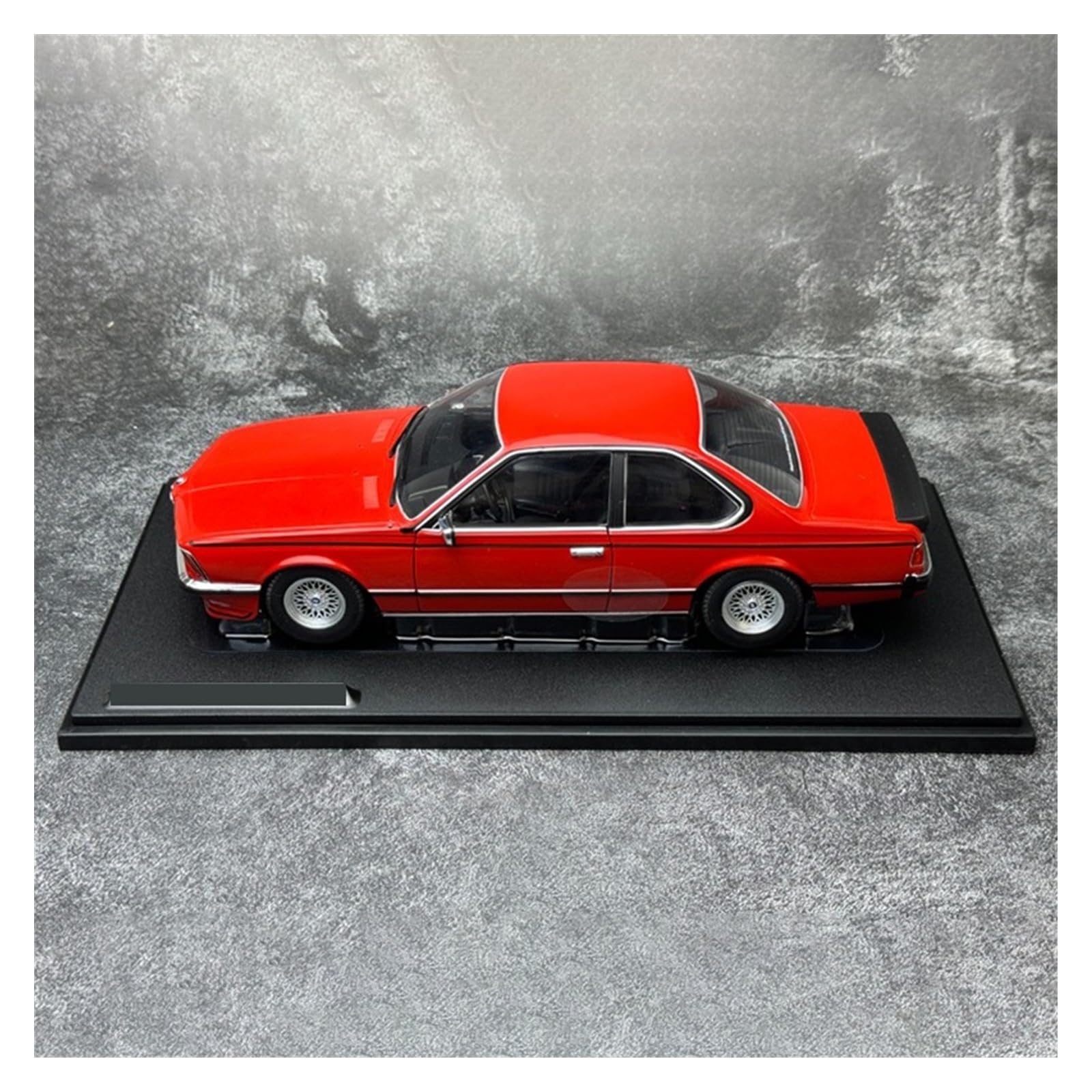 Amazon | ミニカーモデル 1:18スケール レッド BMW 635 E24 1984 ダイ