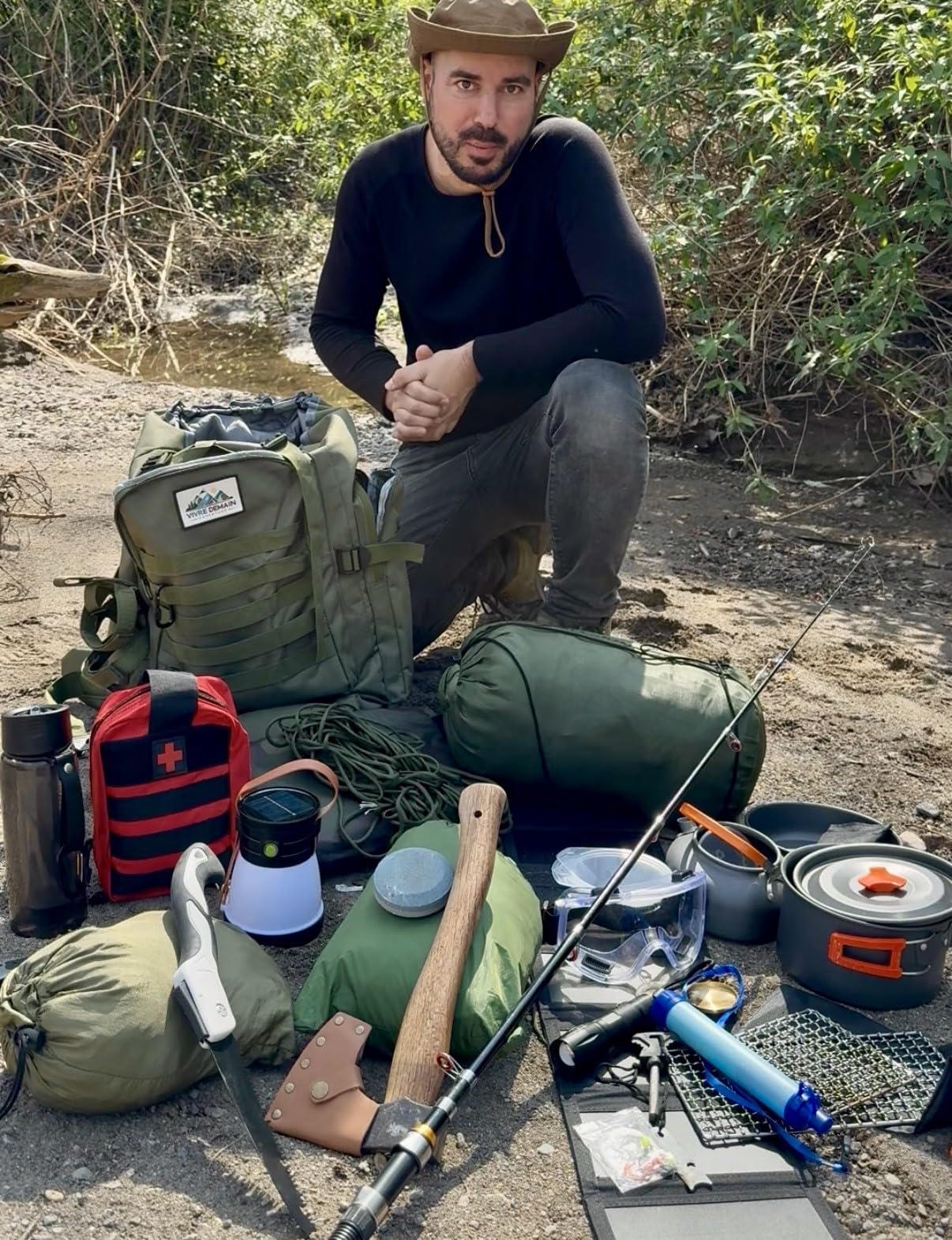 Kit de Survie XXL Sac à Dos et Bivouac Autonome | Équipement Multi-outils, Hamac avec Moustiquaire, Panneau Solaire Inclus, Trousse de Premiers Secours, Cuisine de Camping